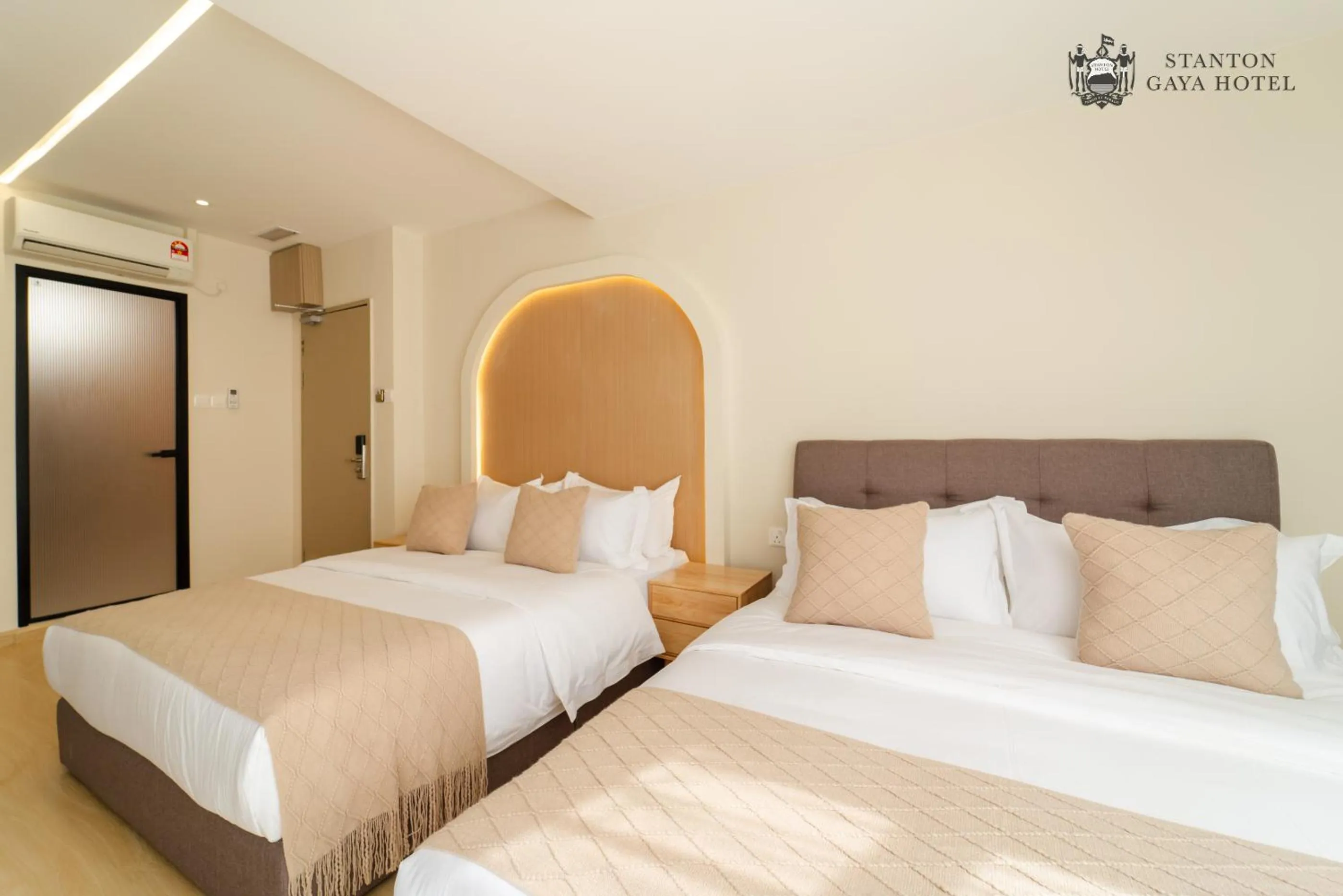 Bed in Stanton Gaya Hotel