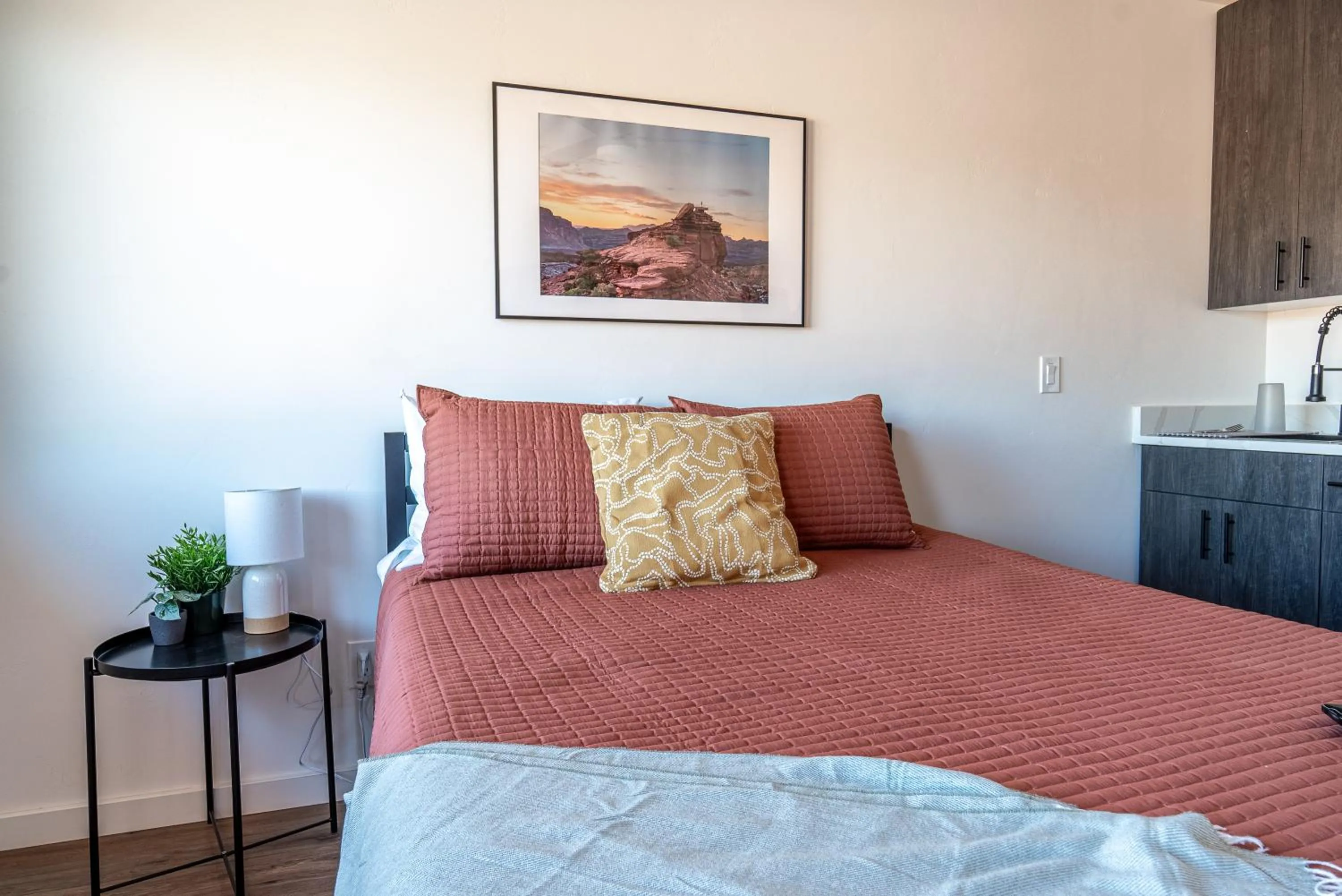Kitchen or kitchenette, Bed in Casitas at Capitol Reef