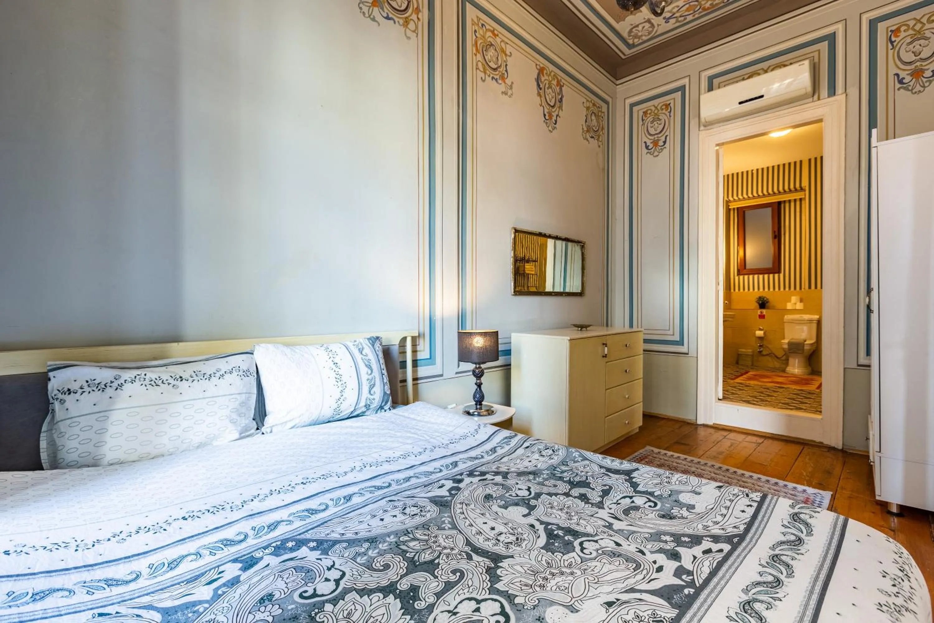 Bedroom, Bed in Ali Pasha Apartment