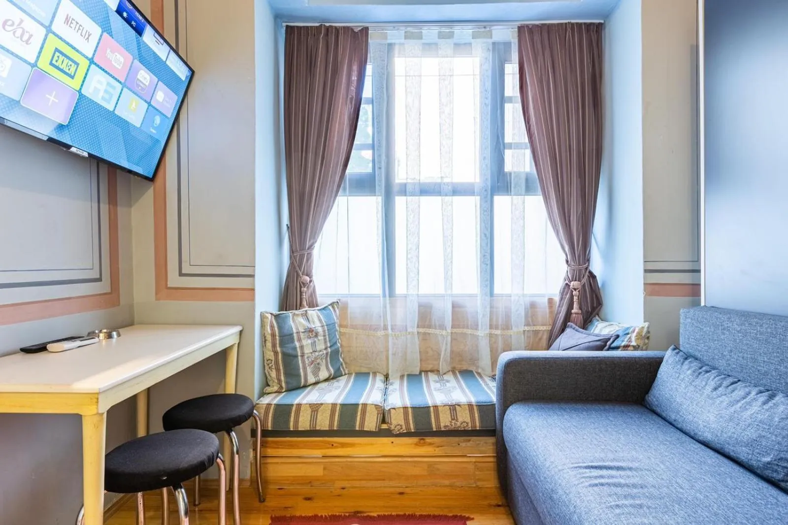 Seating area in Ali Pasha Apartment