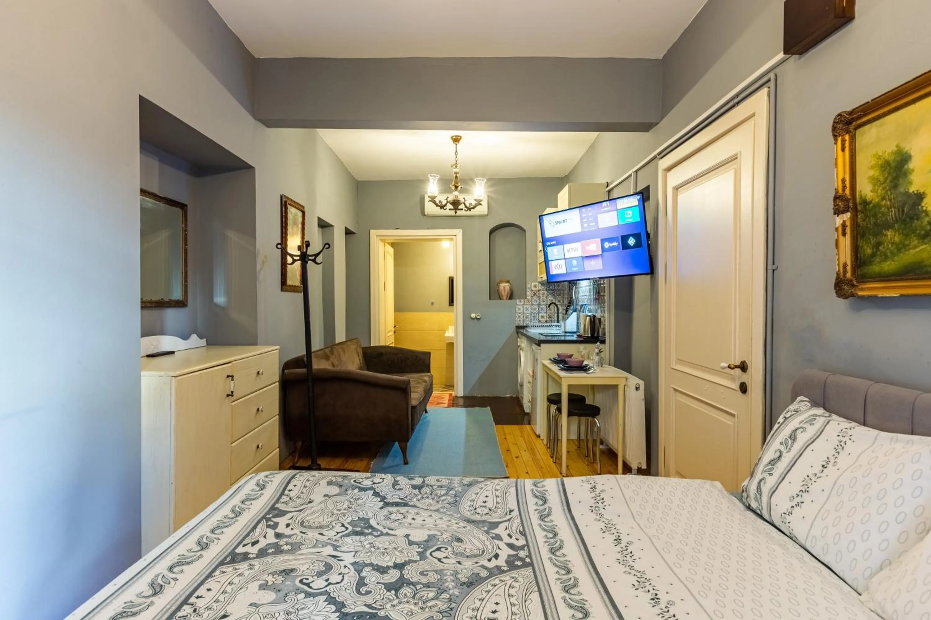 Photo of the whole room, Bed in Ali Pasha Apartment