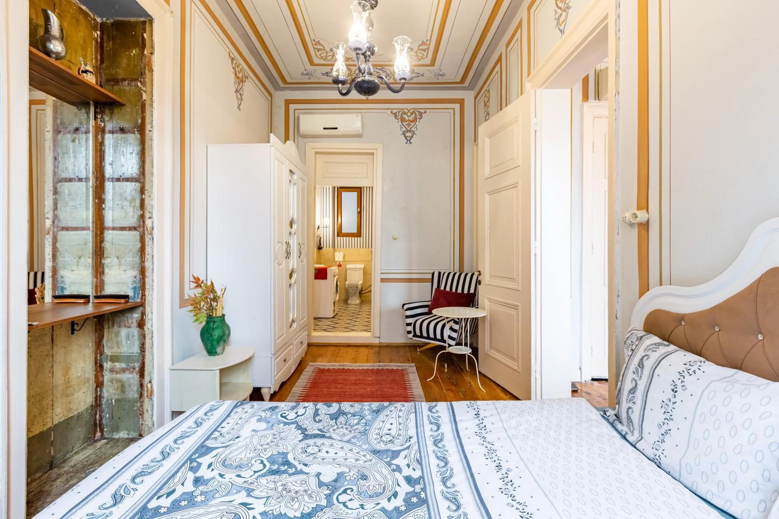 Bedroom, Bed in Ali Pasha Apartment