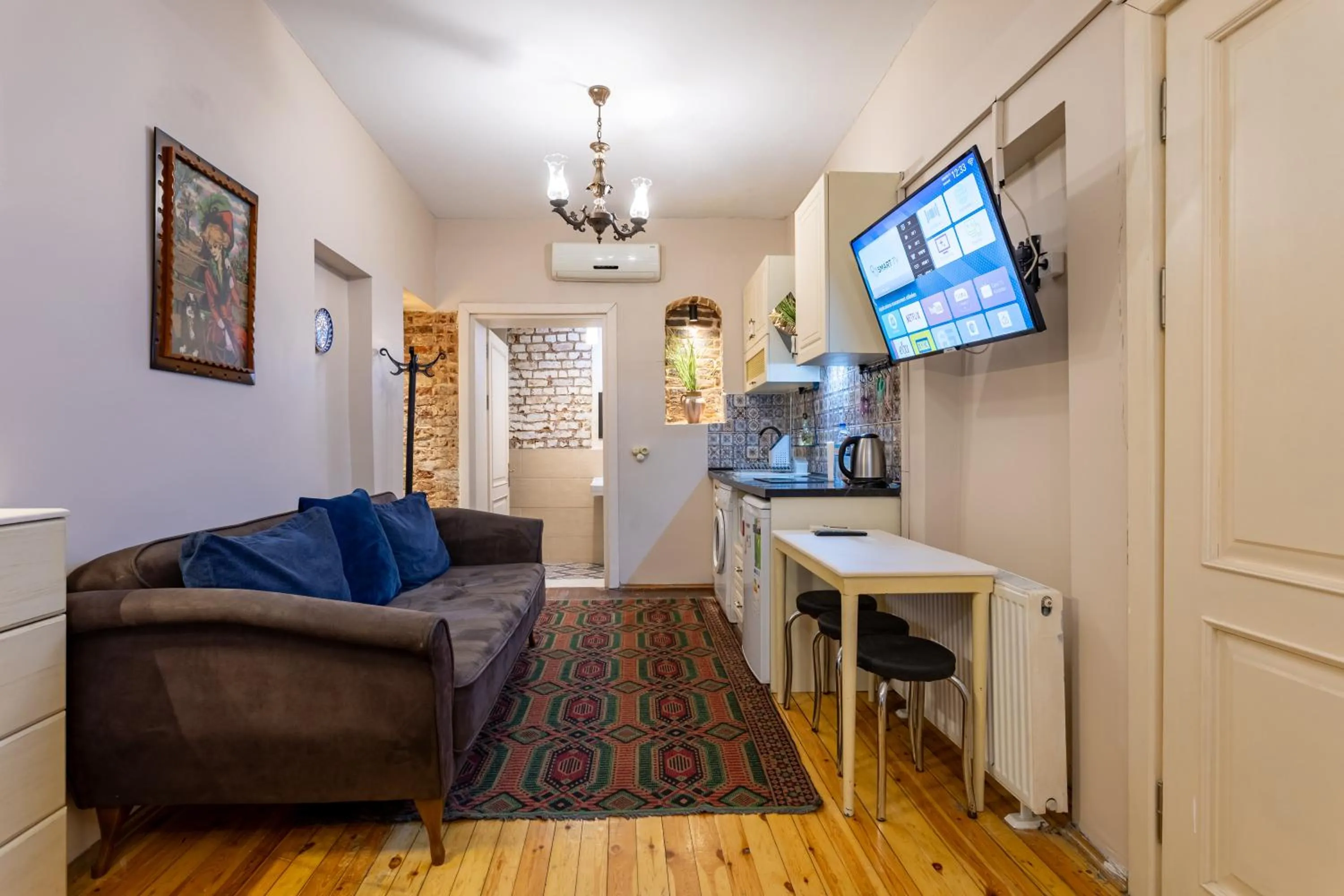 Seating area in Ali Pasha Apartment
