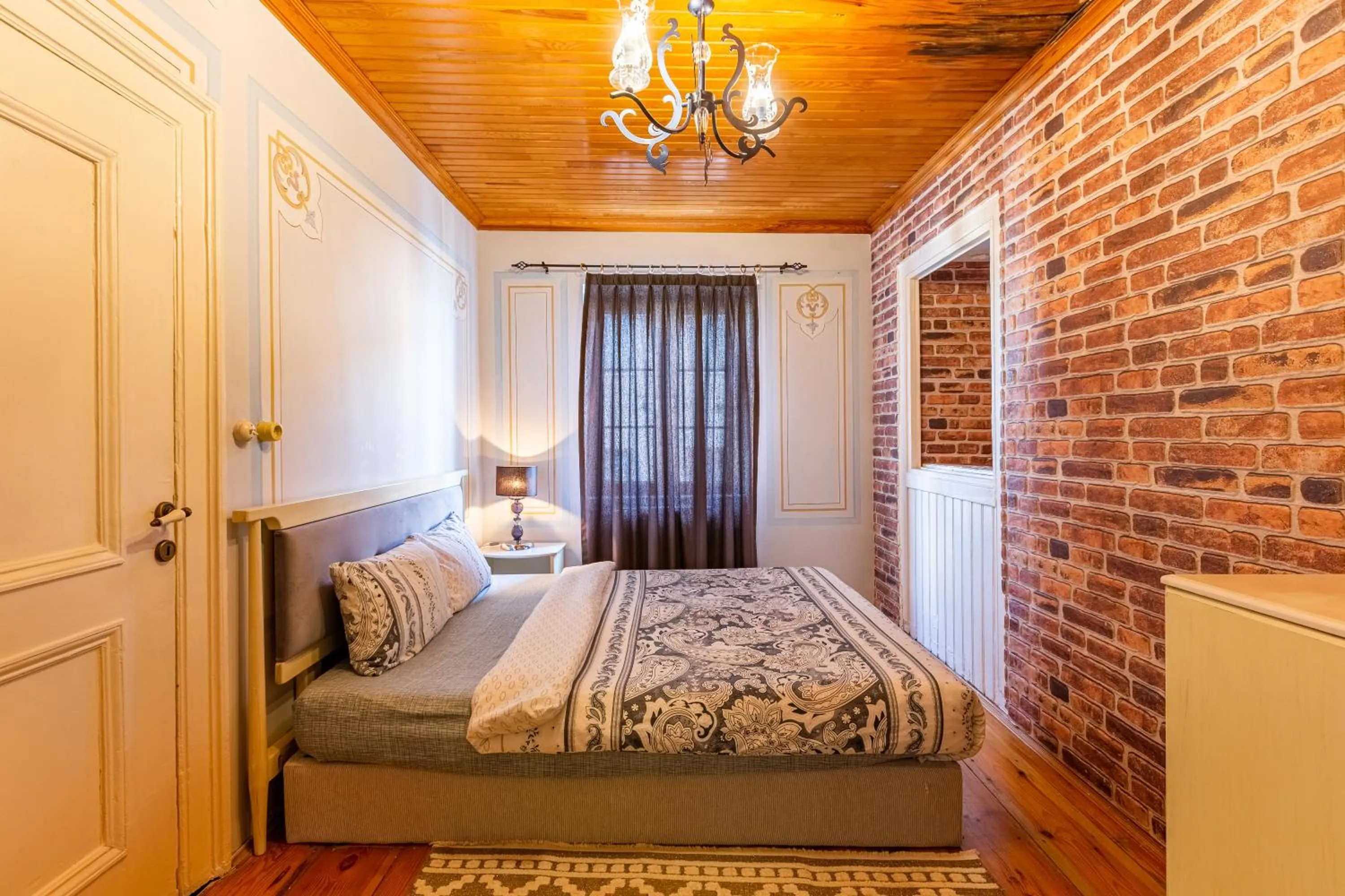 Bedroom, Bed in Ali Pasha Apartment