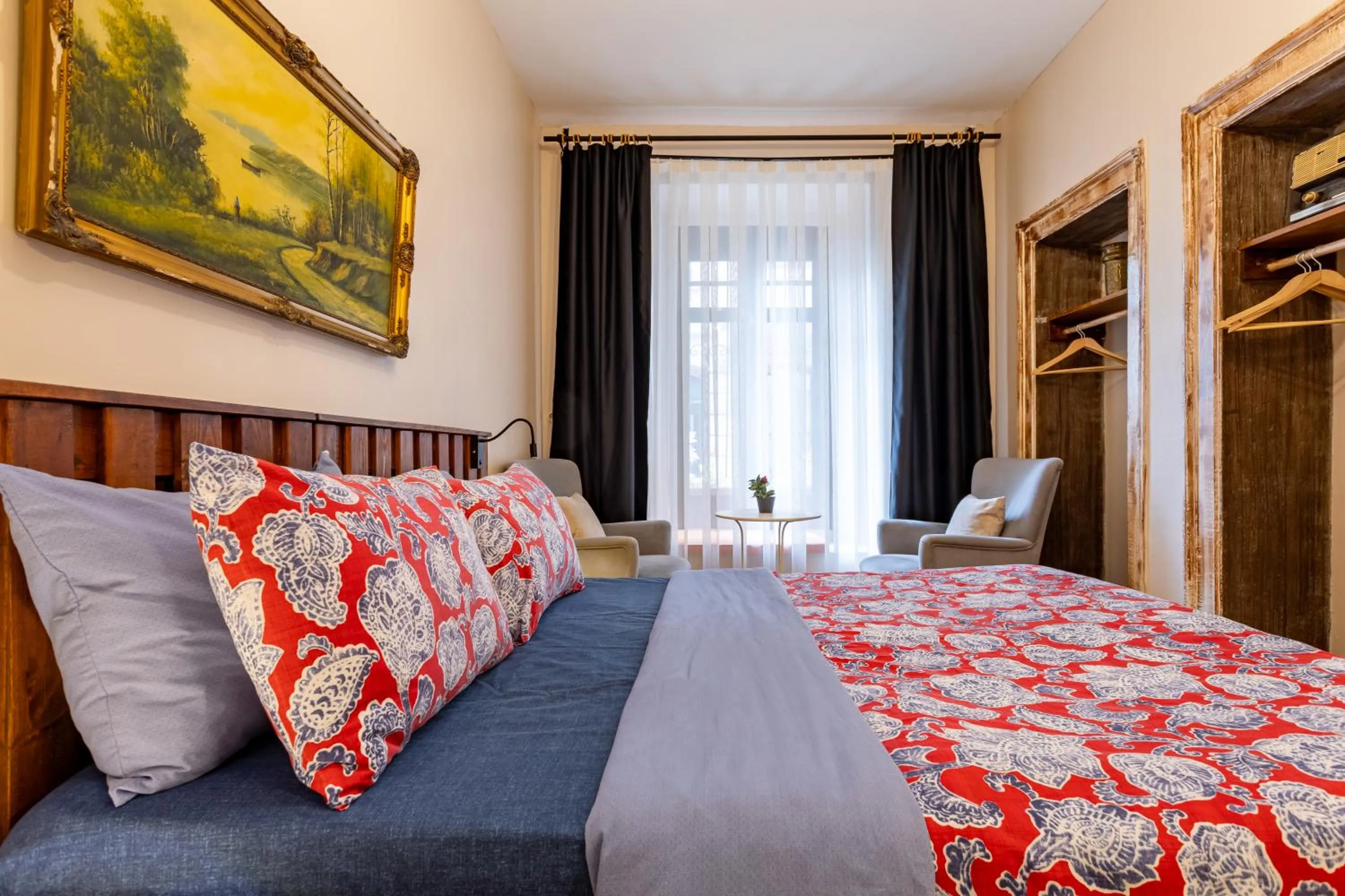 Bedroom, Bed in Ali Pasha Apartment