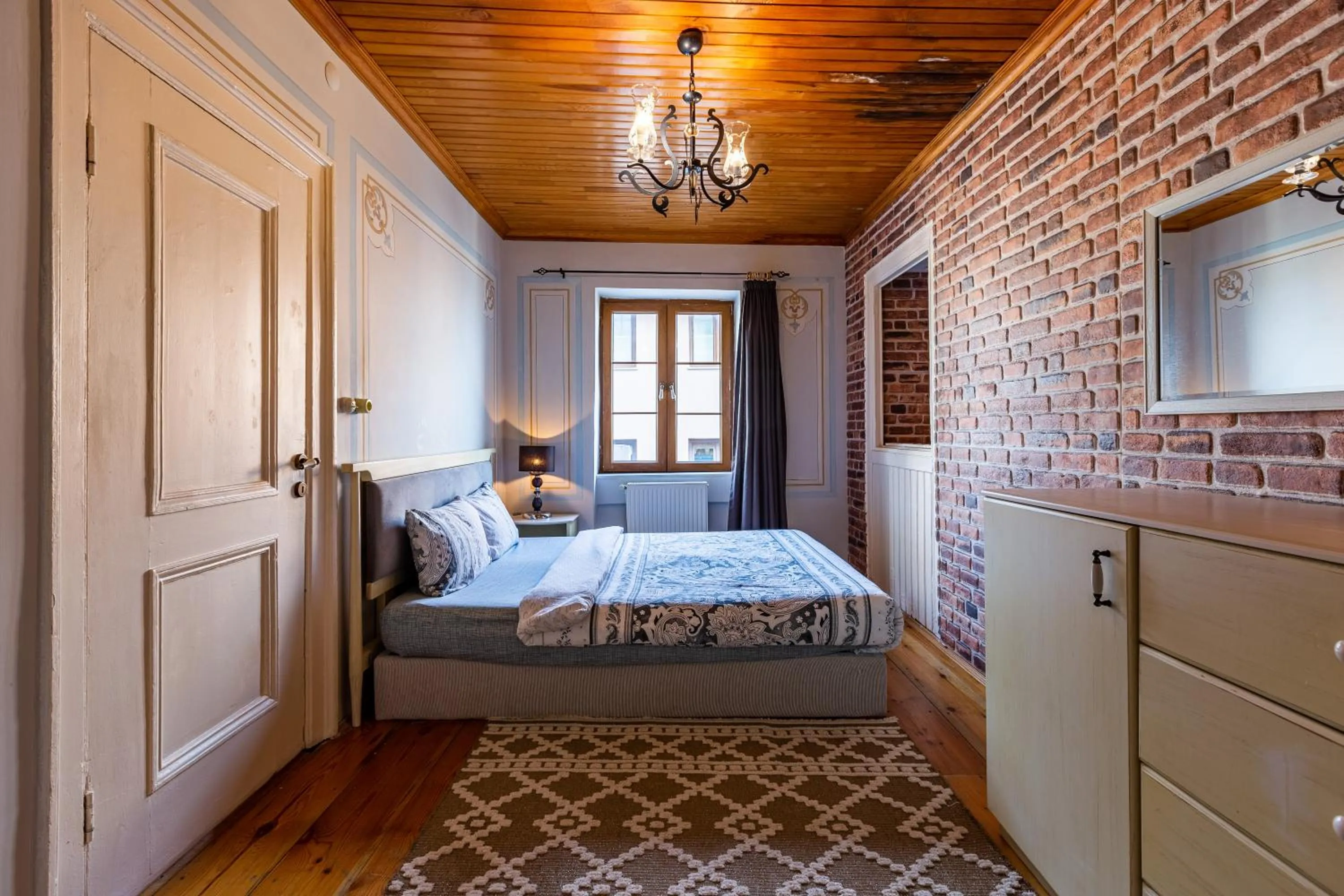 Bedroom, Bed in Ali Pasha Apartment