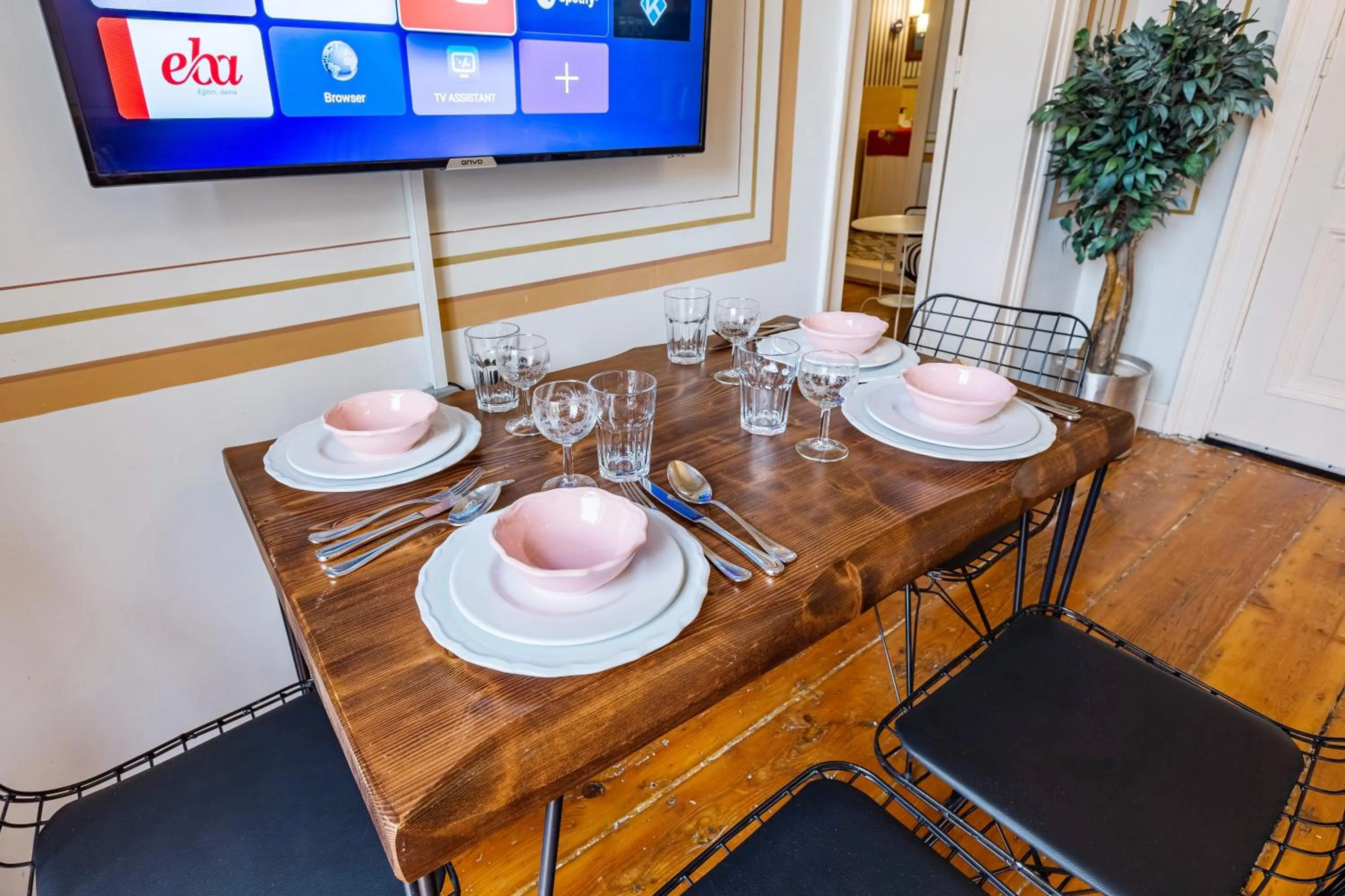 Dining area in Ali Pasha Apartment