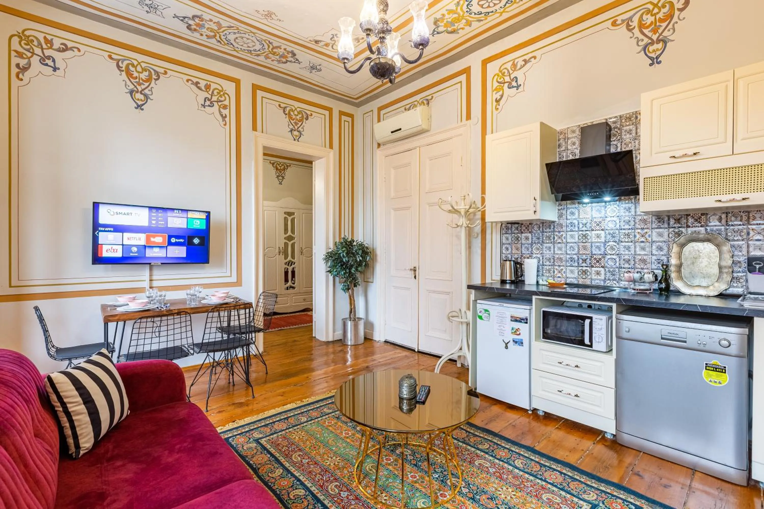 Seating area in Ali Pasha Apartment