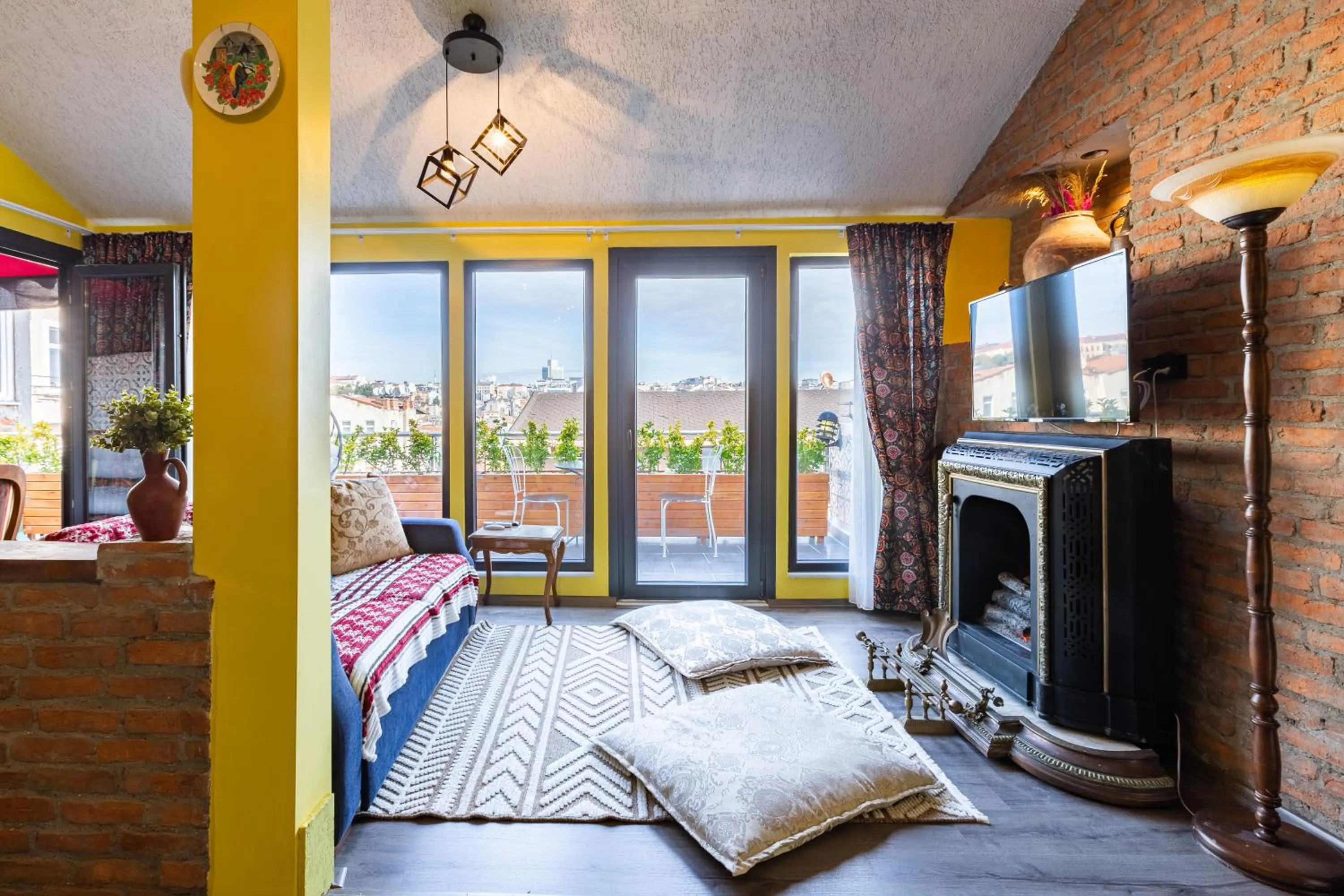 Photo of the whole room, Bed in Ali Pasha Apartment