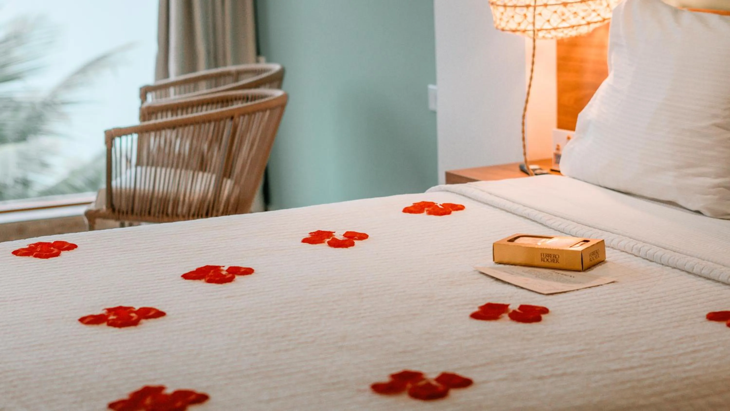 Bedroom, Bed in Catalina Hotel