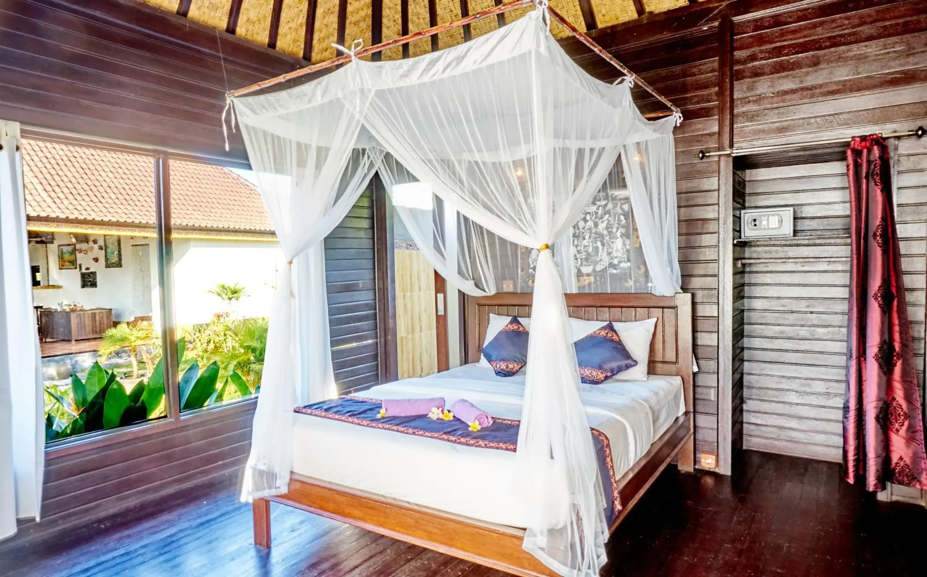 Deluxe Bungalow Sea View in Sunrise Ocean Hut's Lembongan Deluxe Bungalow Sea View in Sunrise Ocean Hut's Lembongan