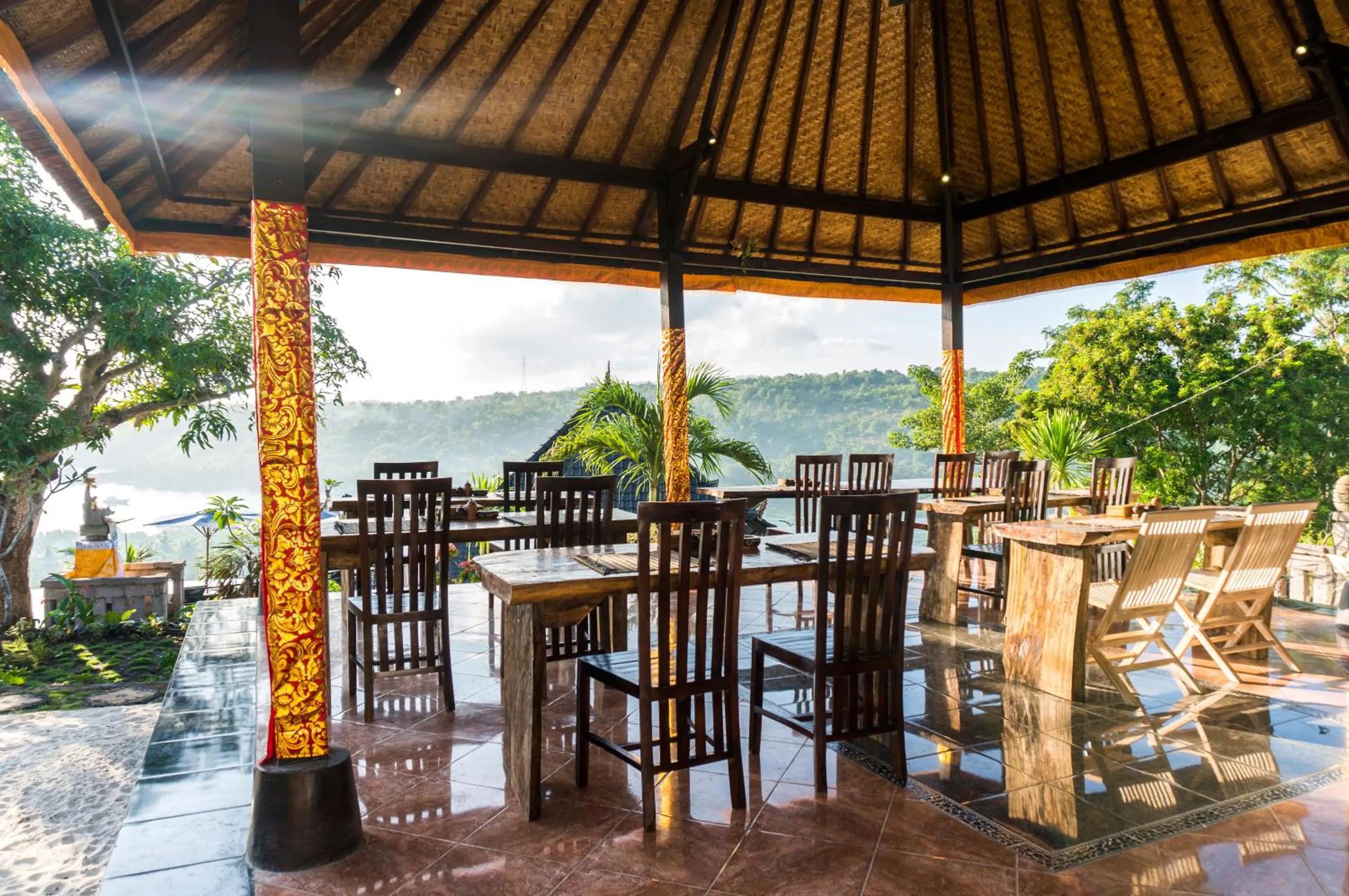 Restaurant/places to eat in Sunrise Ocean Hut's Lembongan