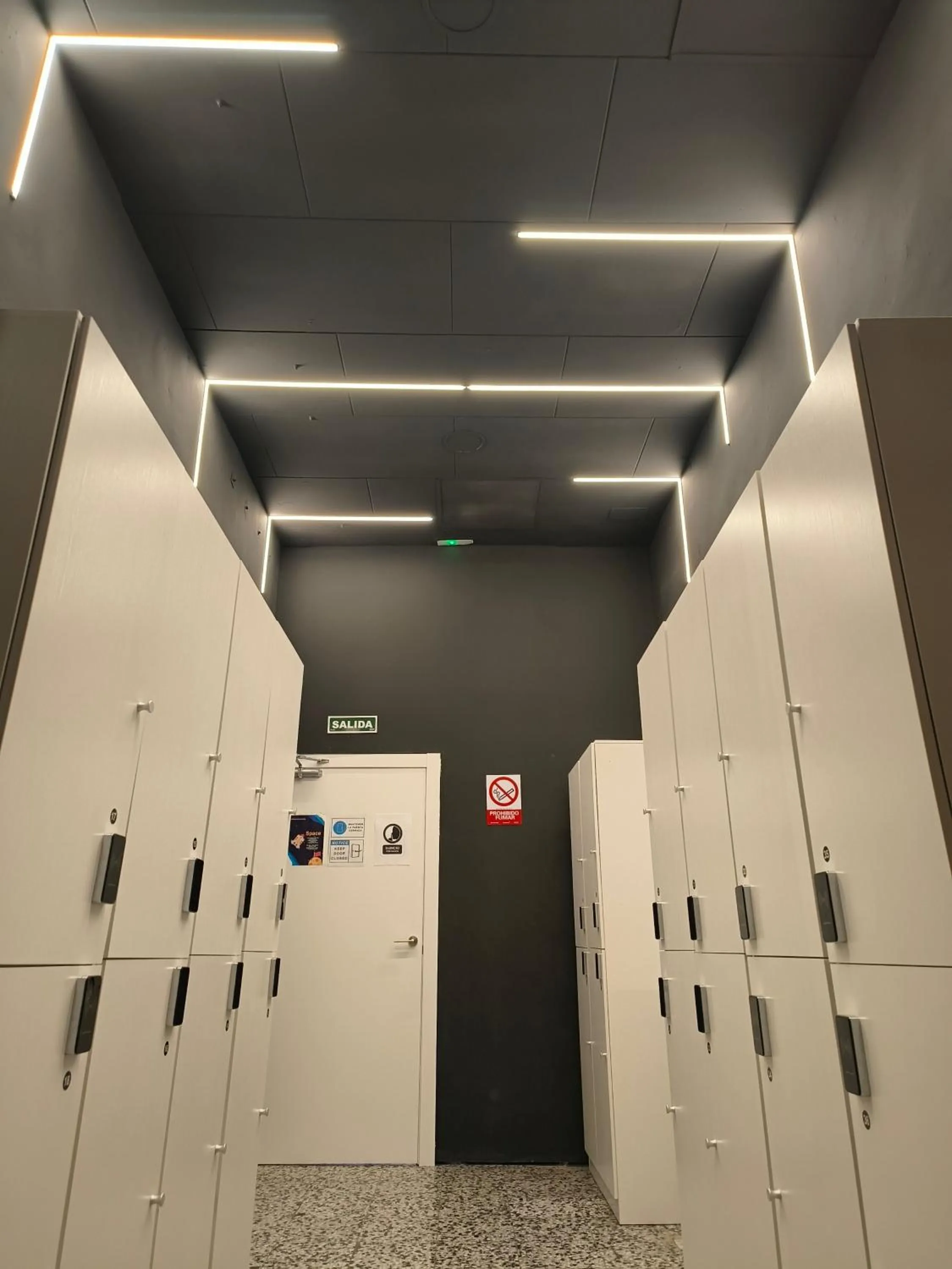 locker in CAPSULE INN VALENCIA Hostel