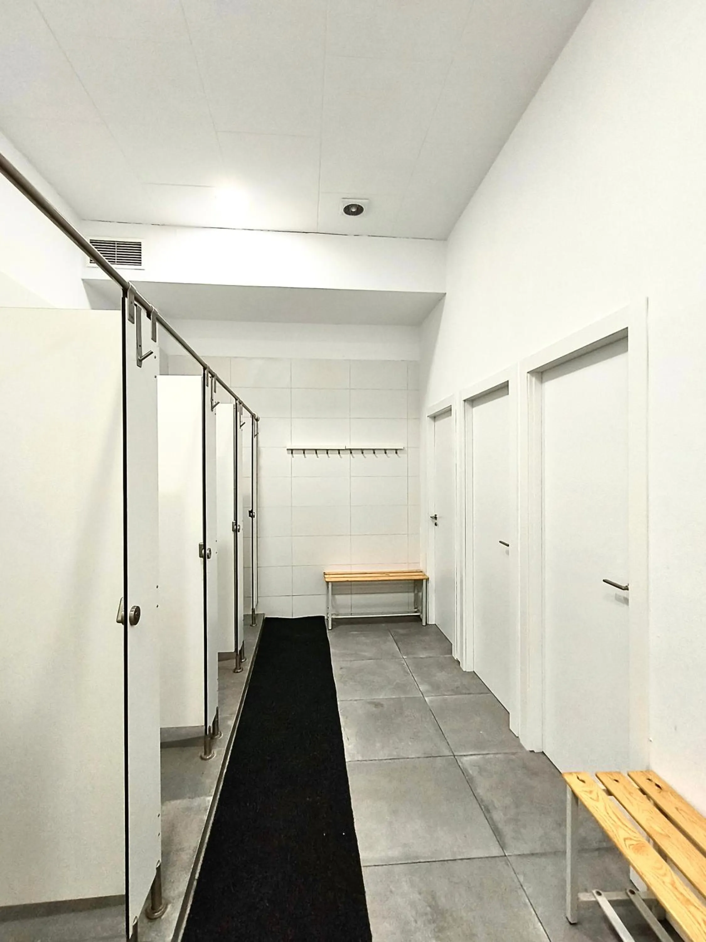 Shower in CAPSULE INN VALENCIA Hostel