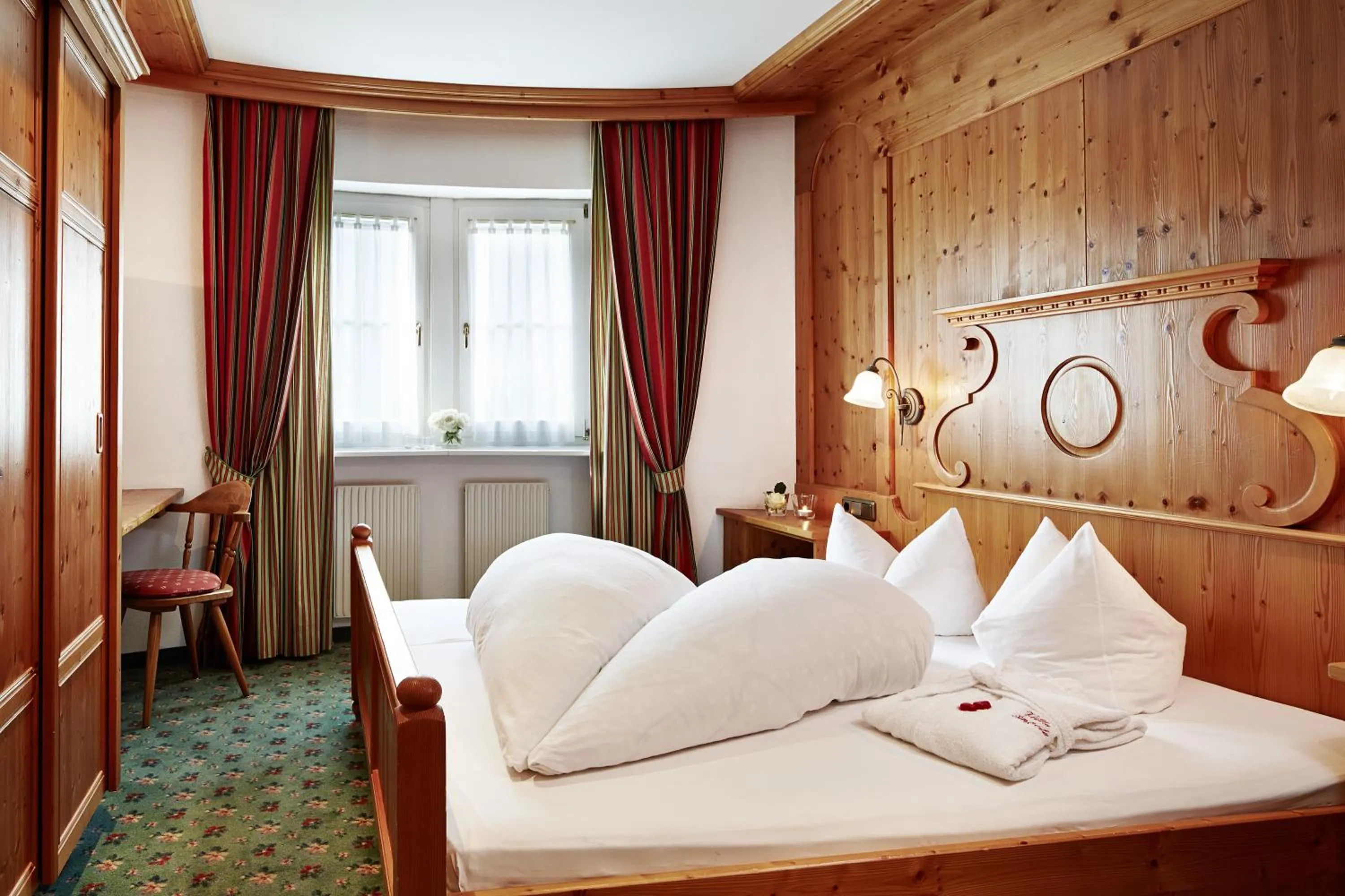 Photo of the whole room, Bed in Villa Angela