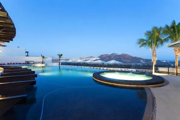 New PH Exquisite 3BR Condo Seaview and Access Resorts