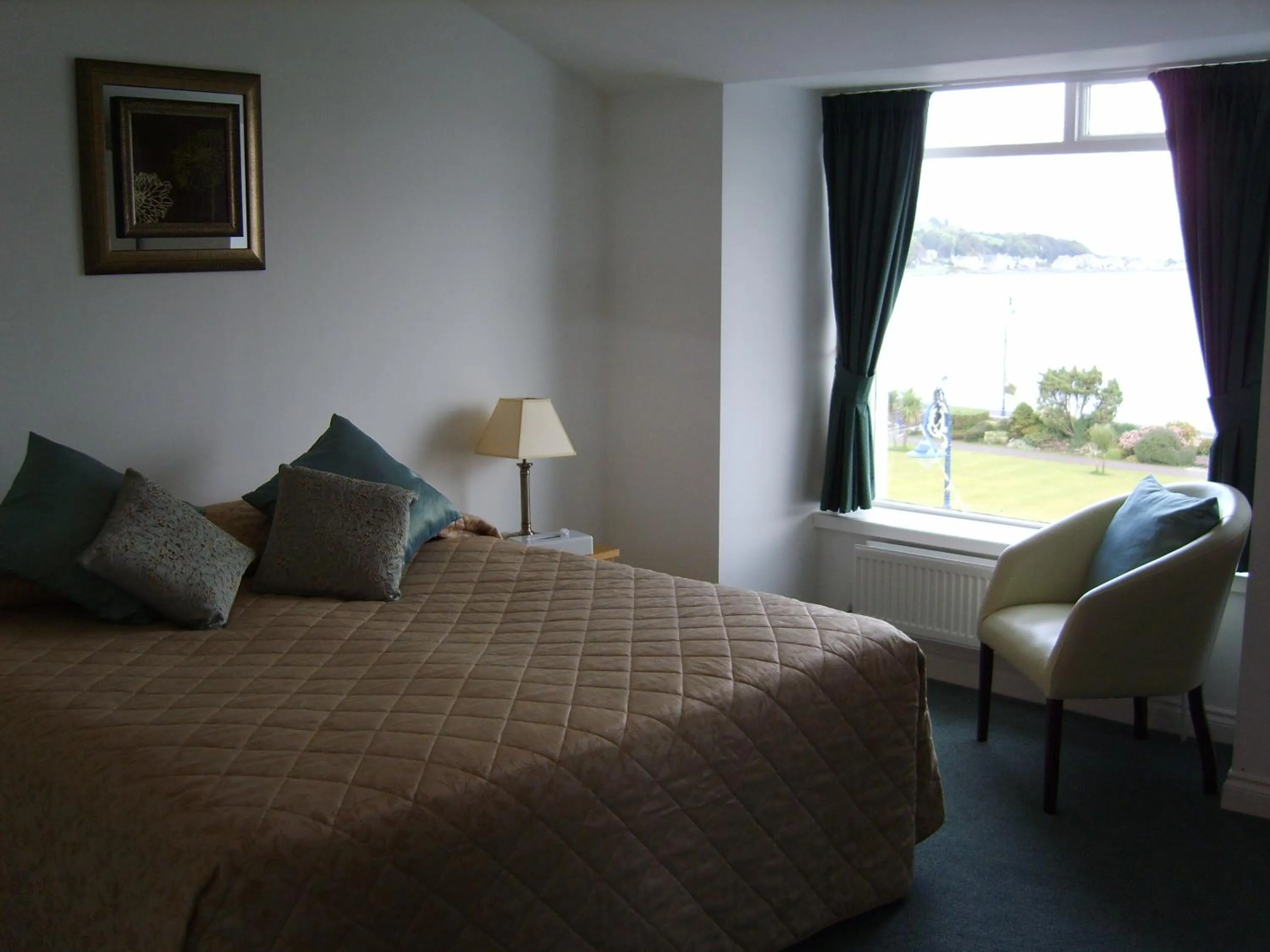 Sea view, Bed in The Victoria Hotel