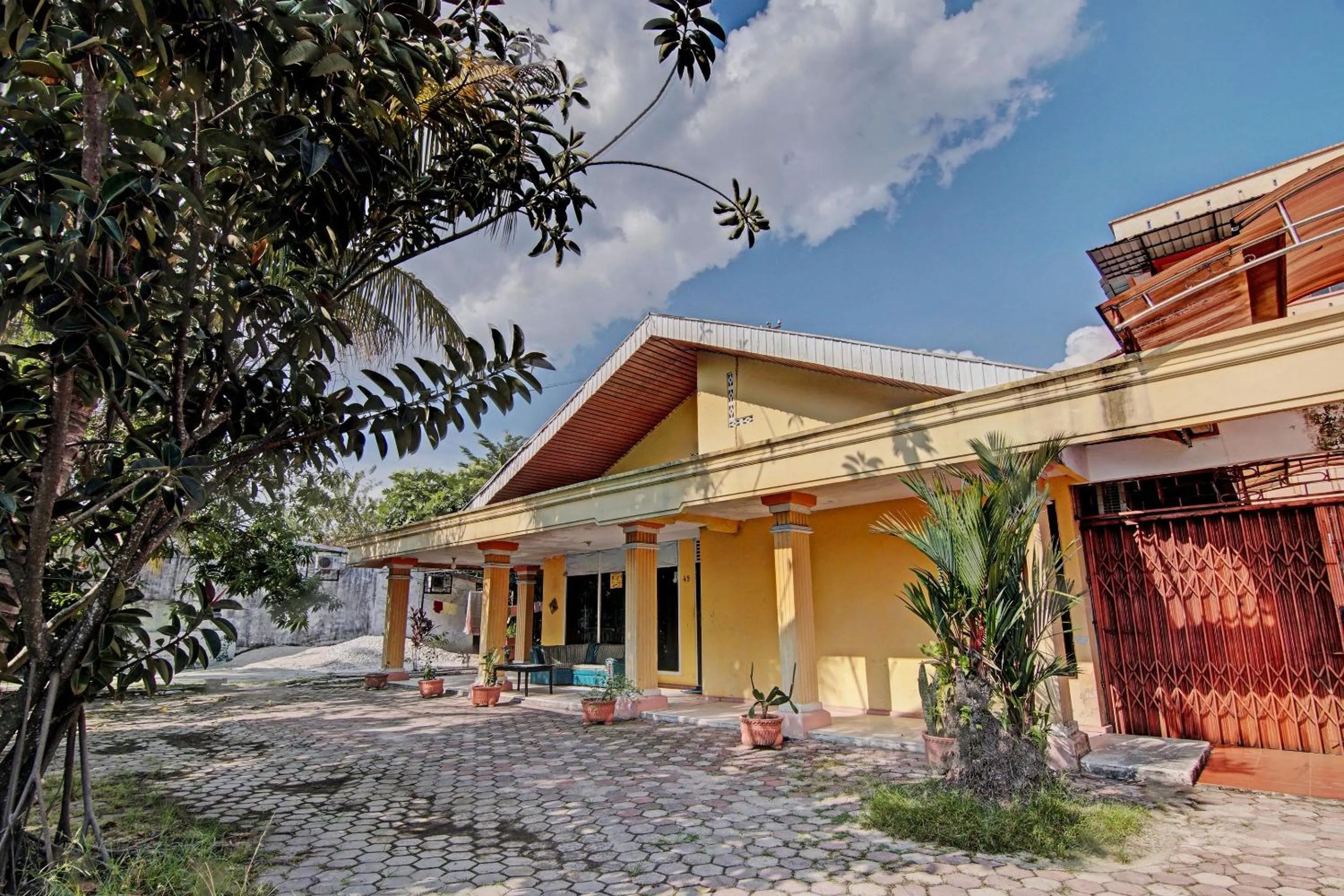 Facade/entrance in Hotel O Meranti HomestayNearJembatan Siak