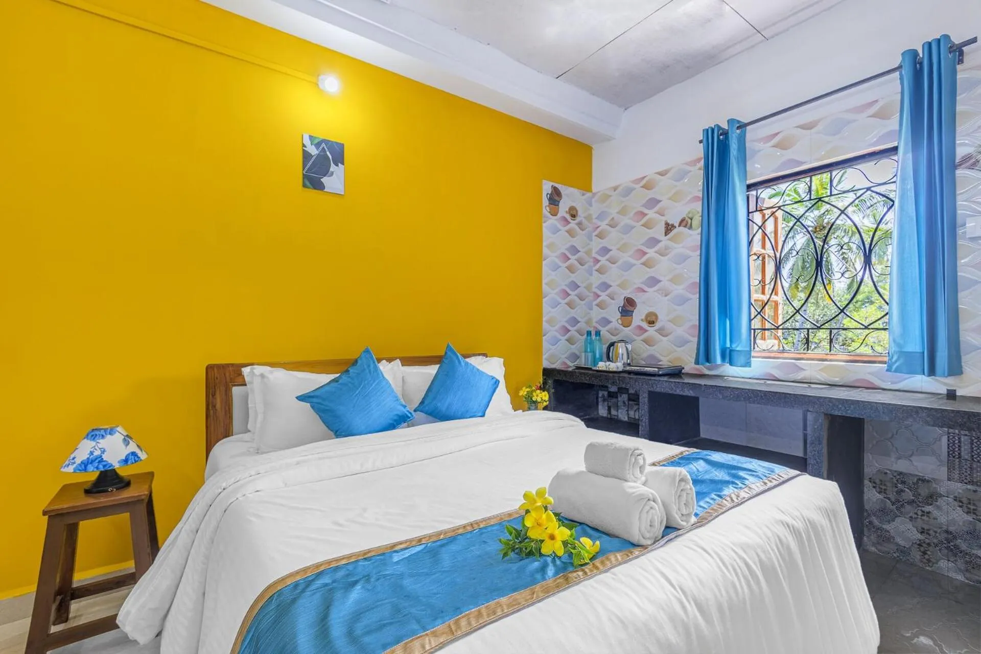 Garden view, Bed in The Sequeira Goa