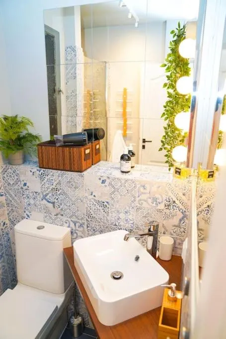 Chic Urbana: 140sqm 5-Bedroom Downtown Gem