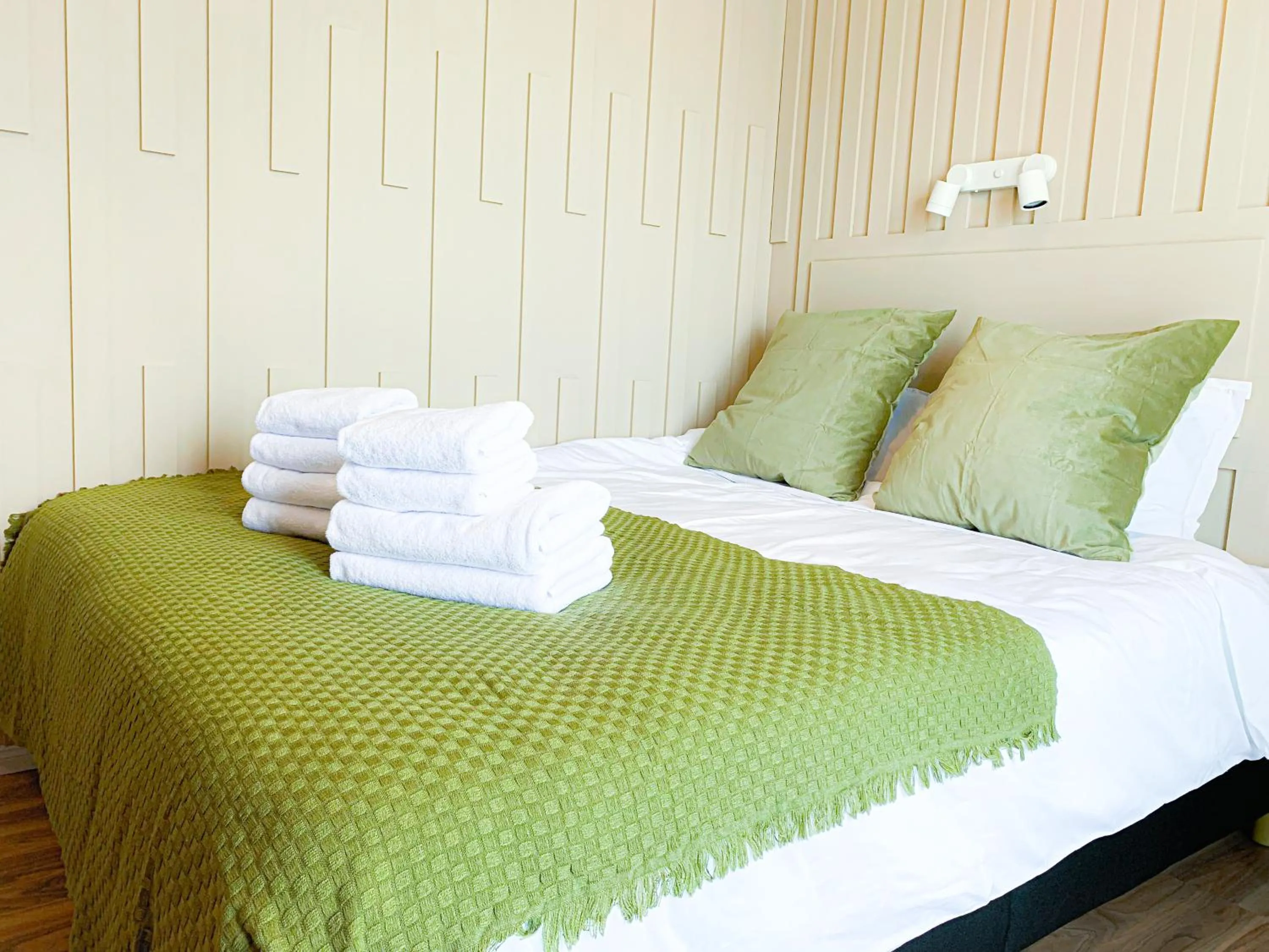 Bed in Chic Urbana: 140sqm 5-Bedroom Downtown Gem