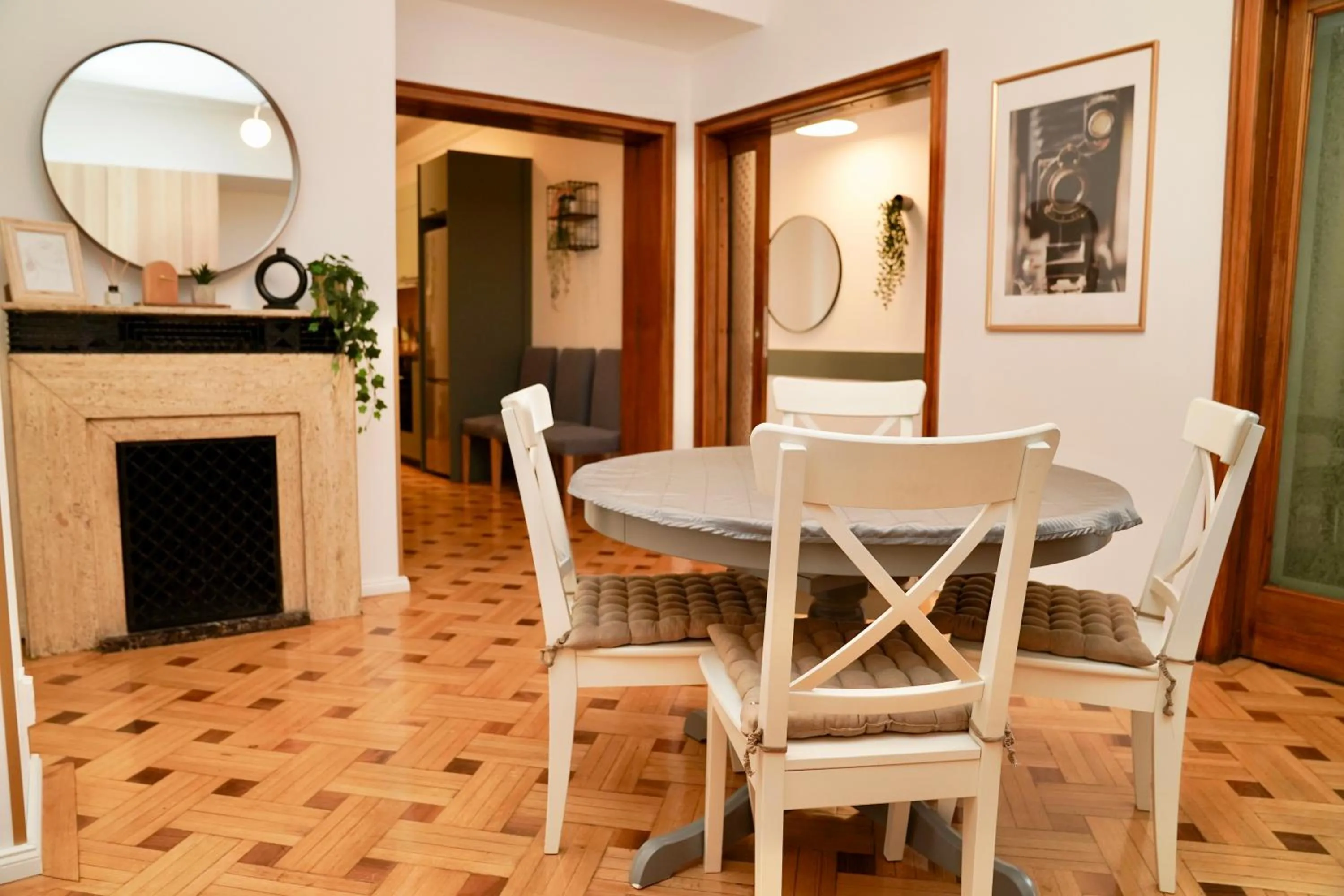 Chic Urbana: 140sqm 5-Bedroom Downtown Gem