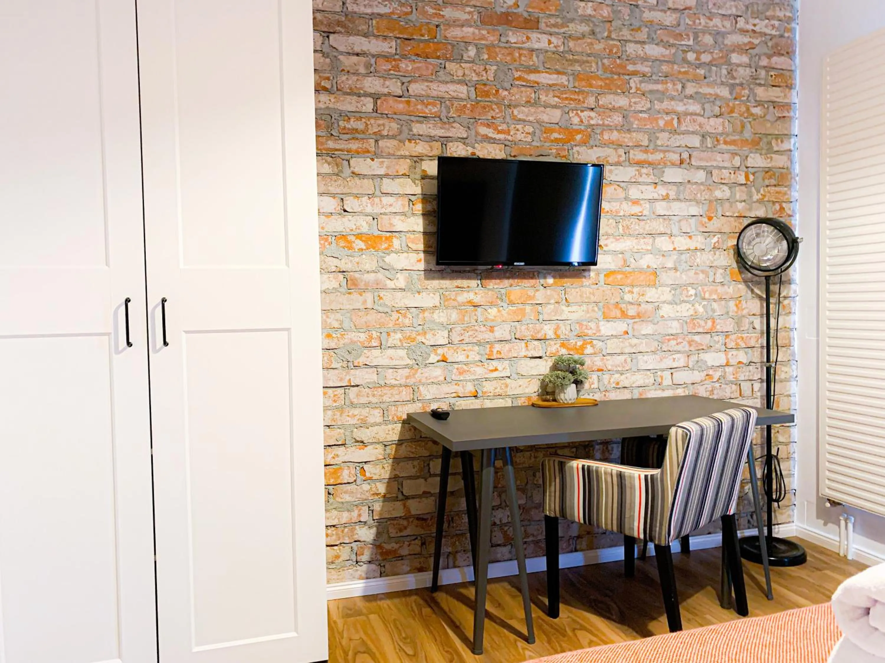 Chic Urbana: 140sqm 5-Bedroom Downtown Gem