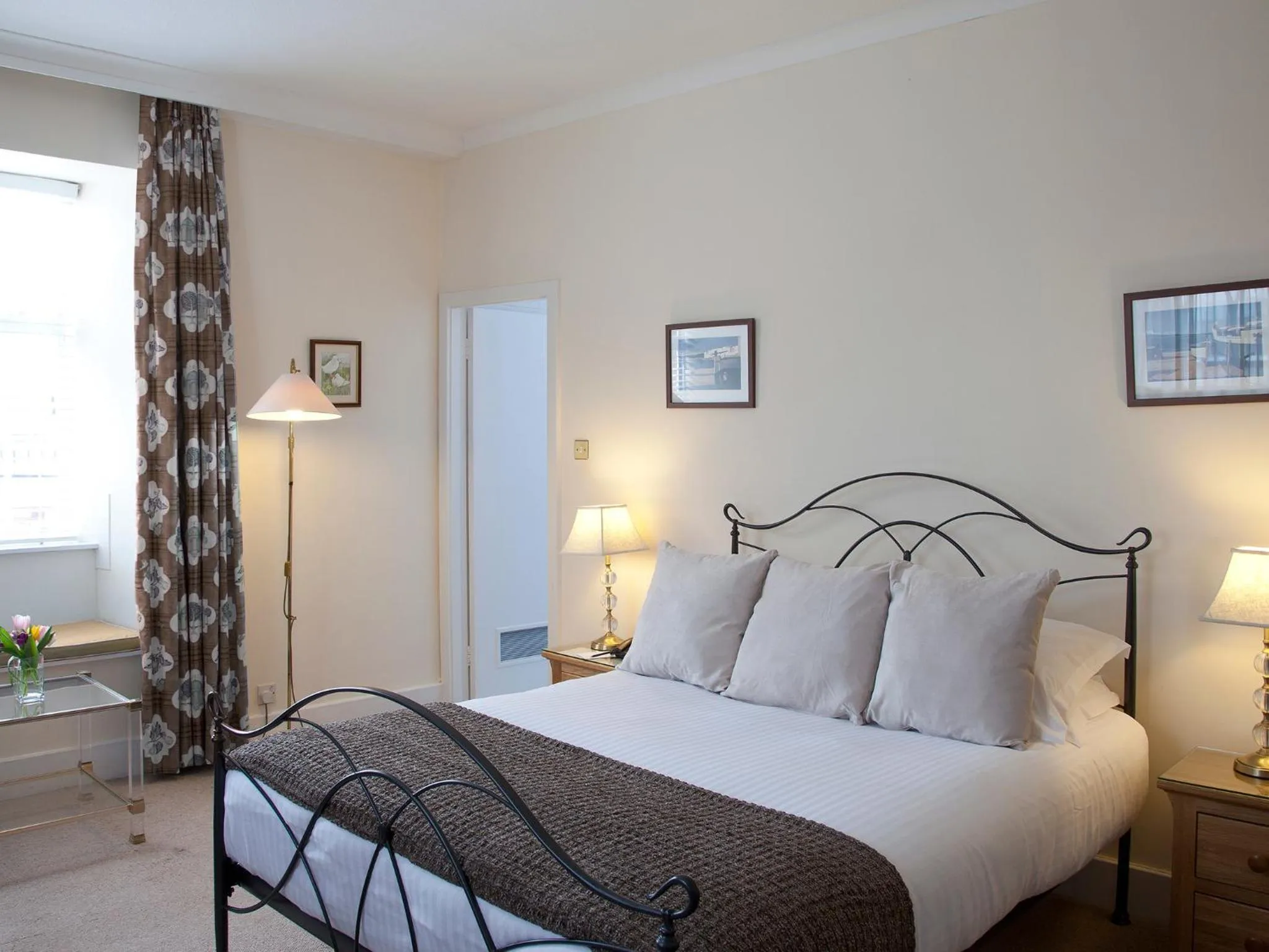 Photo of the whole room, Bed in Castle Hotel