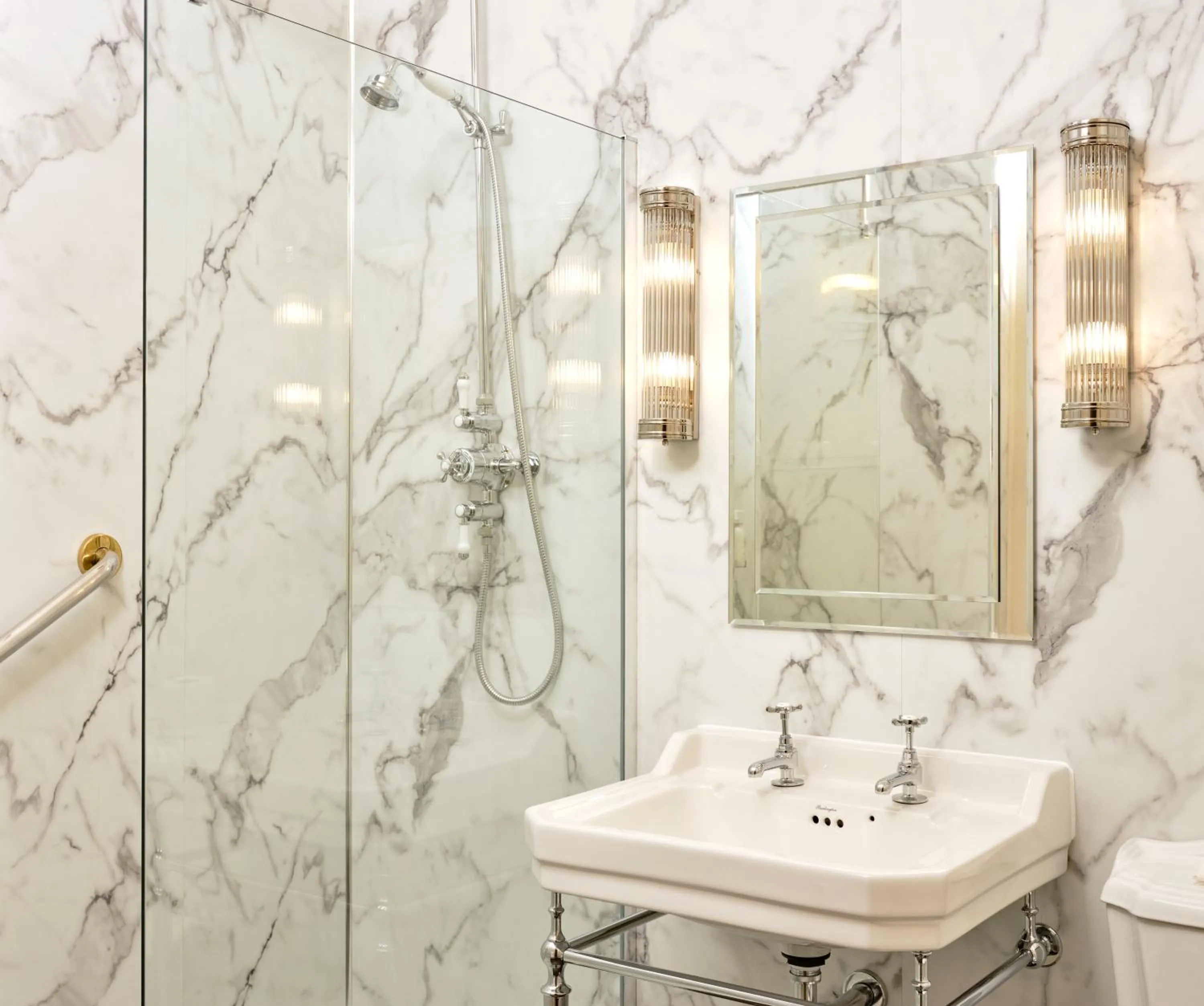 Shower in Castle Hotel