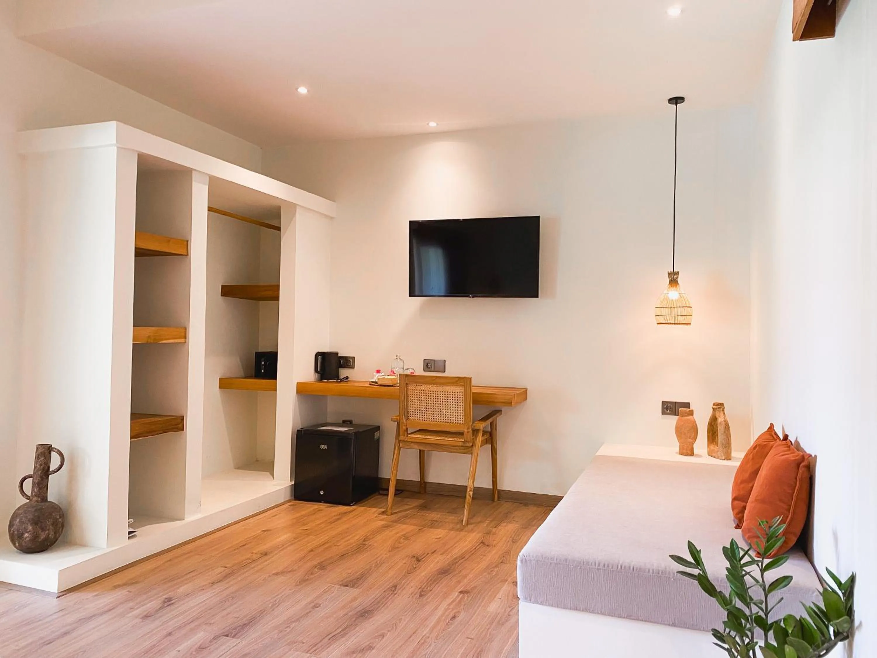 TV and multimedia in Reset Lombok Hotel