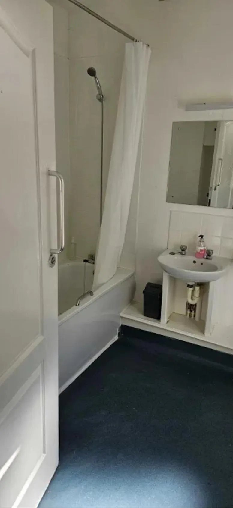 Bathroom in Plas Bellin Hall