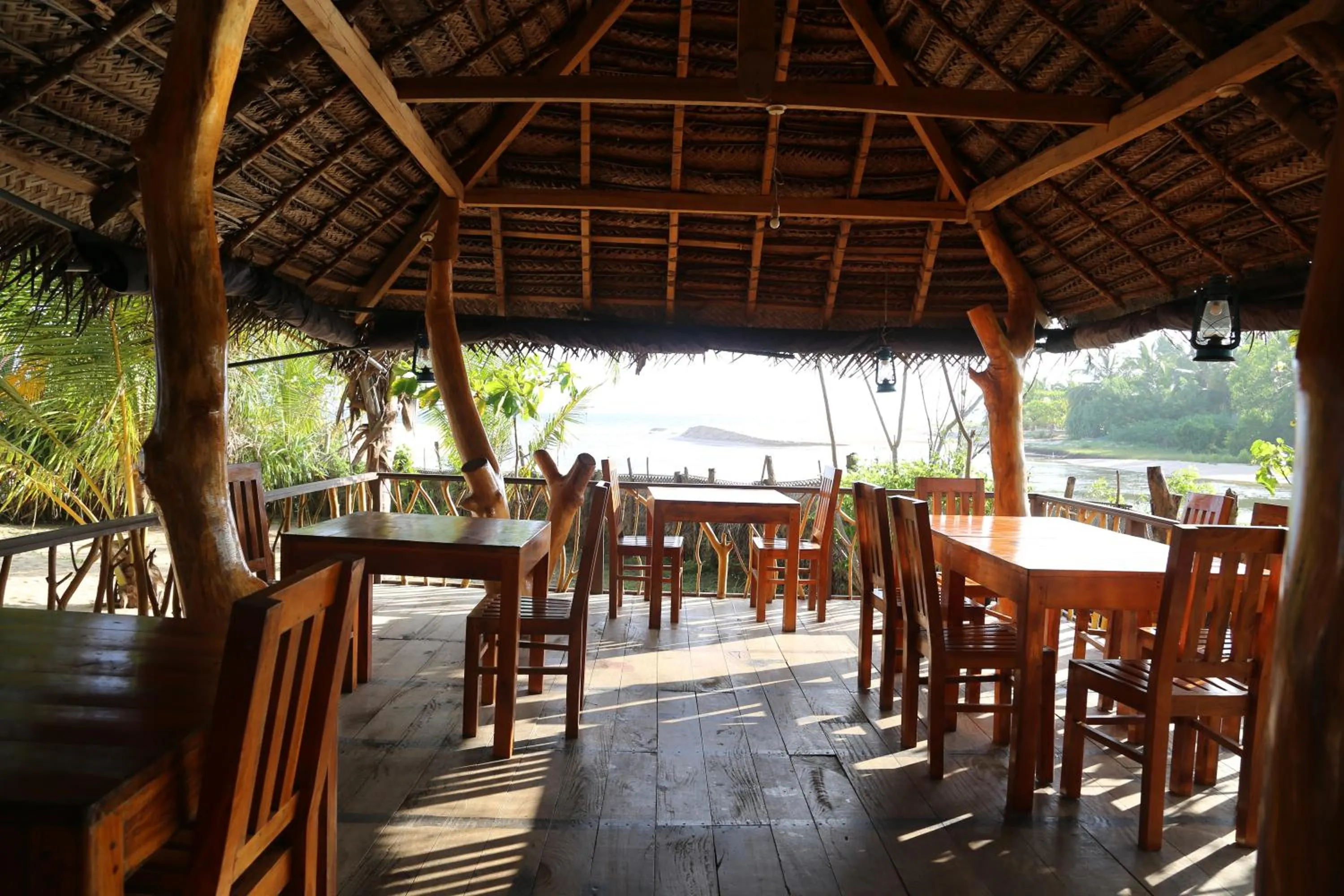 Restaurant/places to eat in Lonely Beach Resort Tangalle