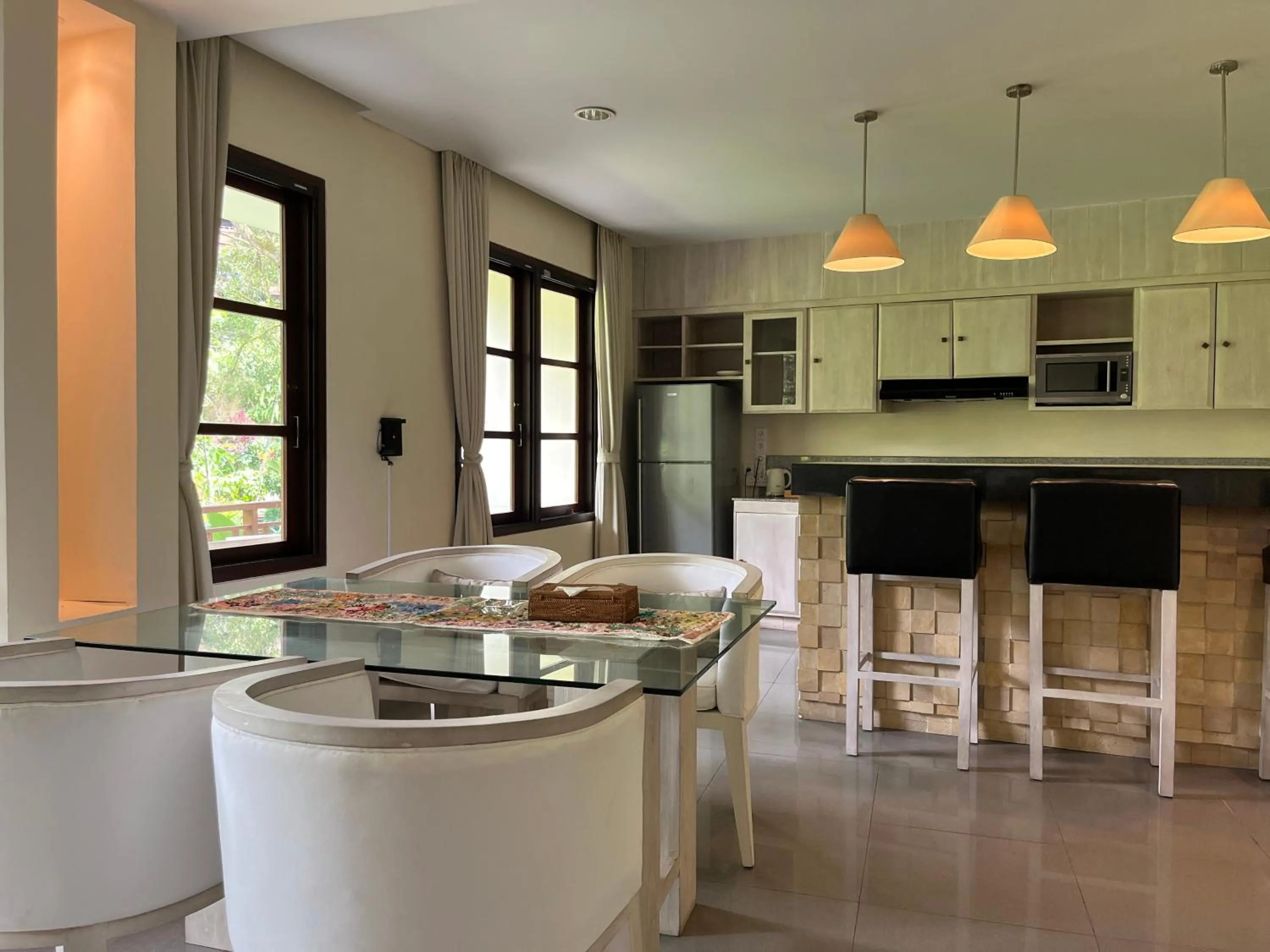 Kitchen or kitchenette in Labak River Hotel by EPS