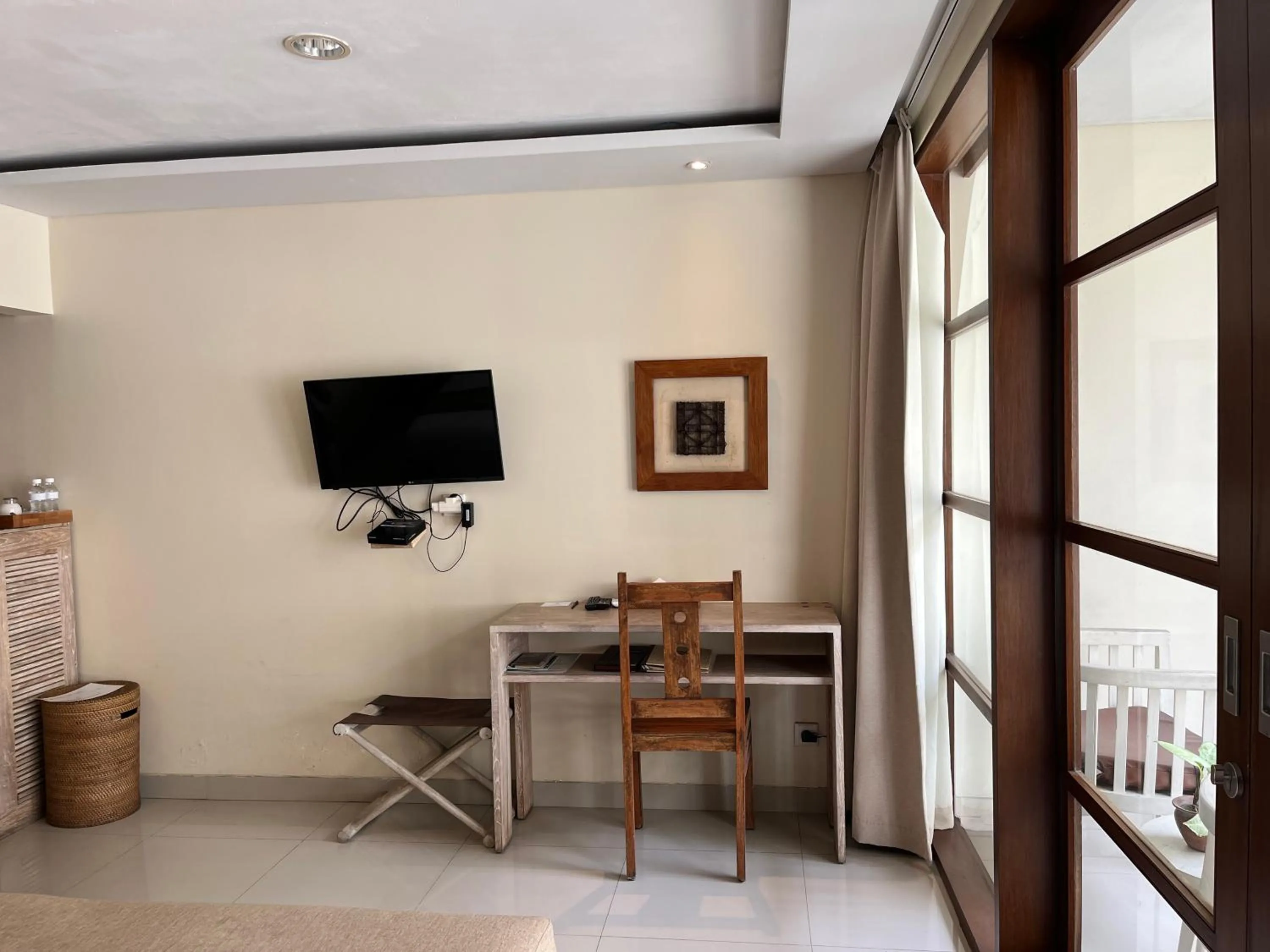 TV and multimedia in Labak River Hotel by EPS