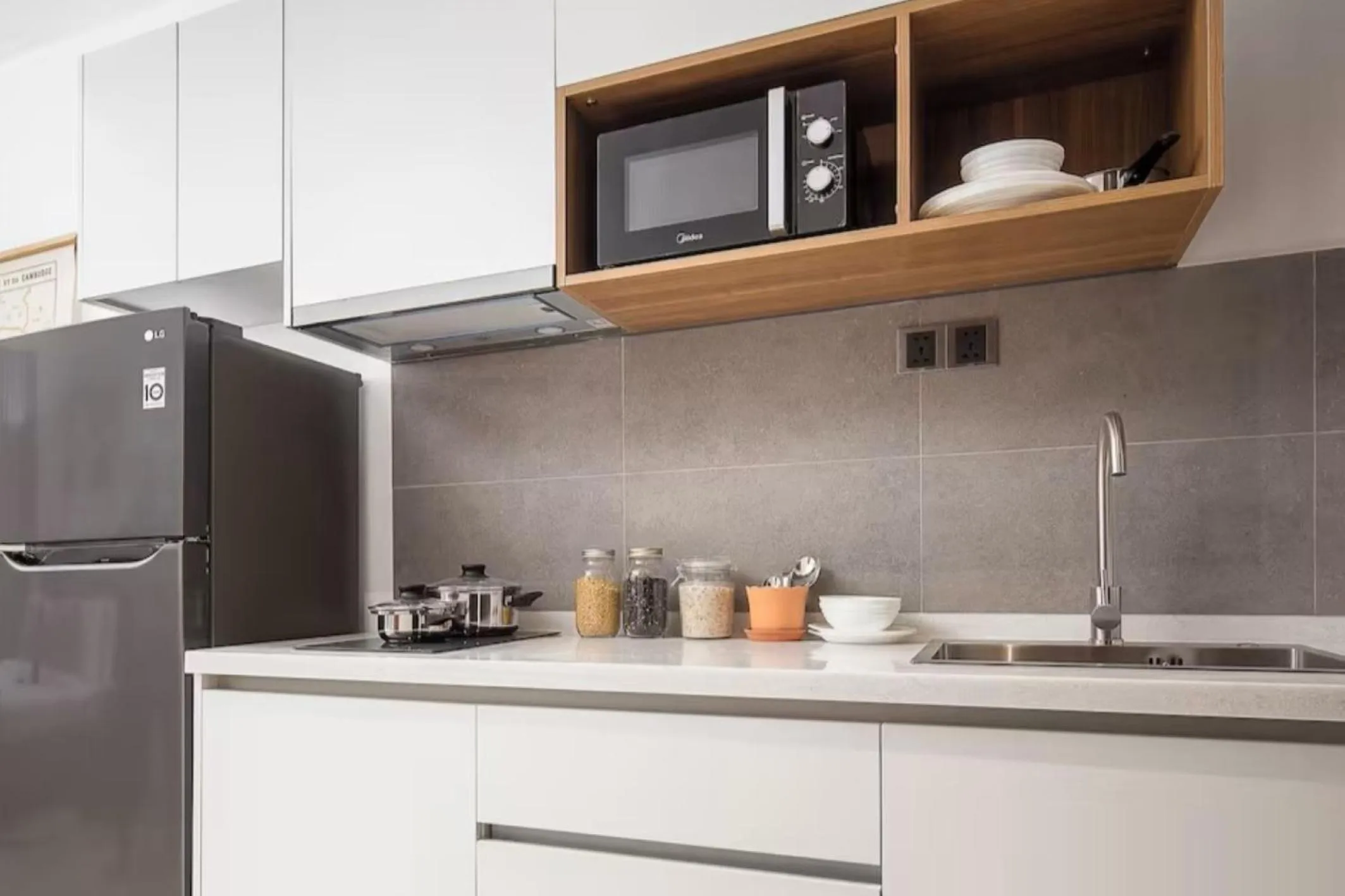 Kitchen or kitchenette in Velea at Rose Apple Square