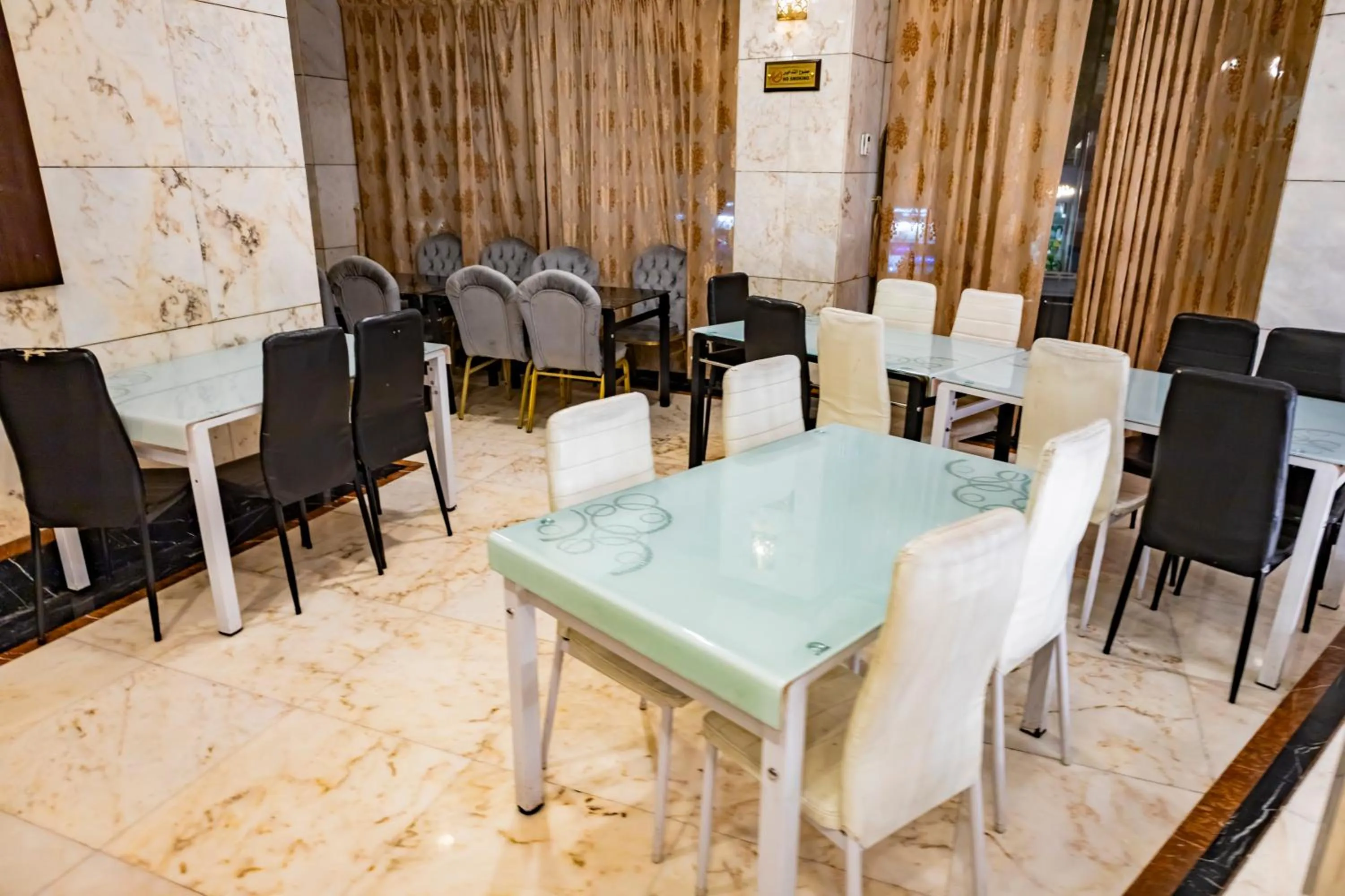 Restaurant/places to eat in Al Mukhtara Almasi Hotel