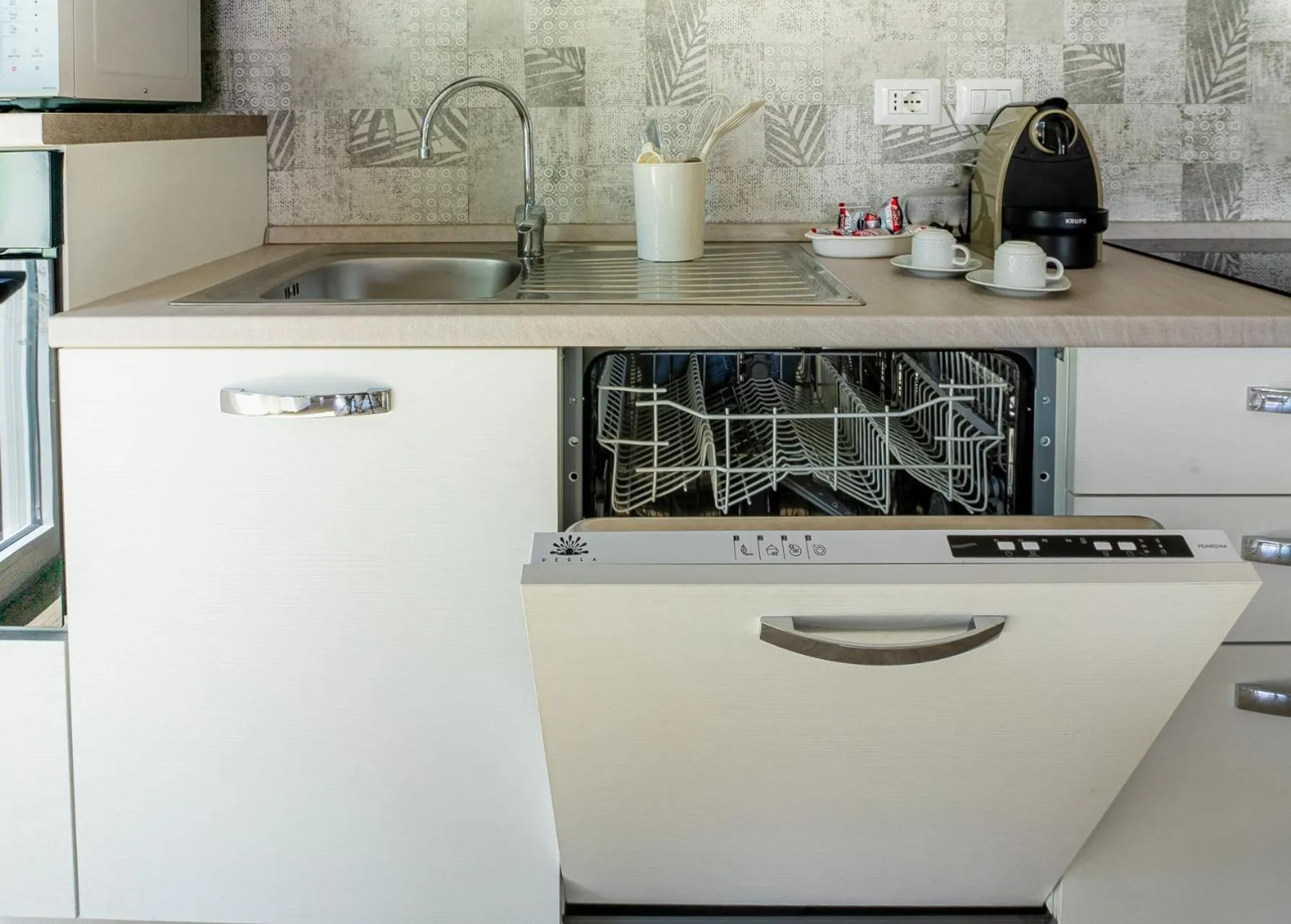 Kitchen or kitchenette in Green Woody Home