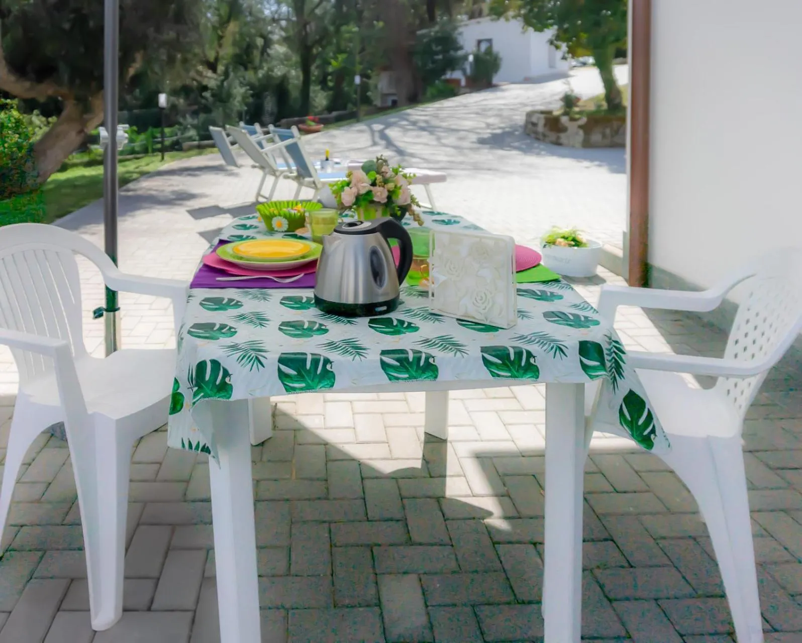 Dining area in Green Woody Home