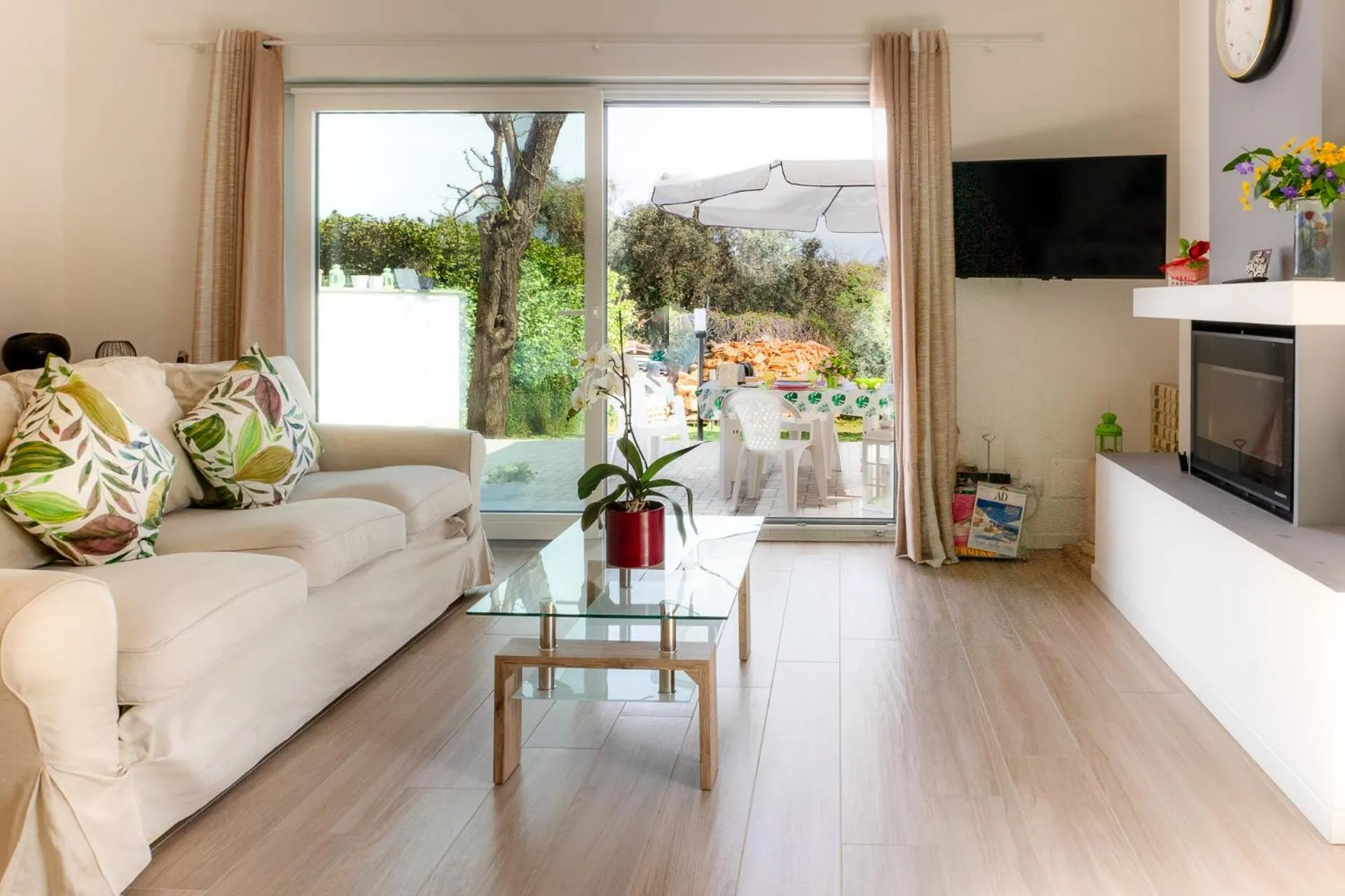 TV and multimedia in Green Woody Home