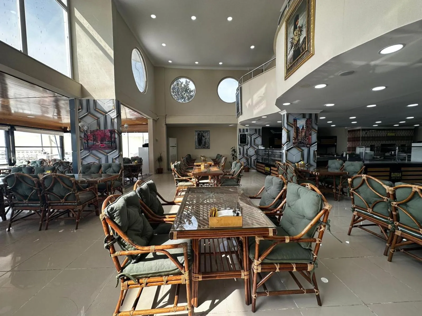 Restaurant/places to eat in NUS GRAND HOTEL