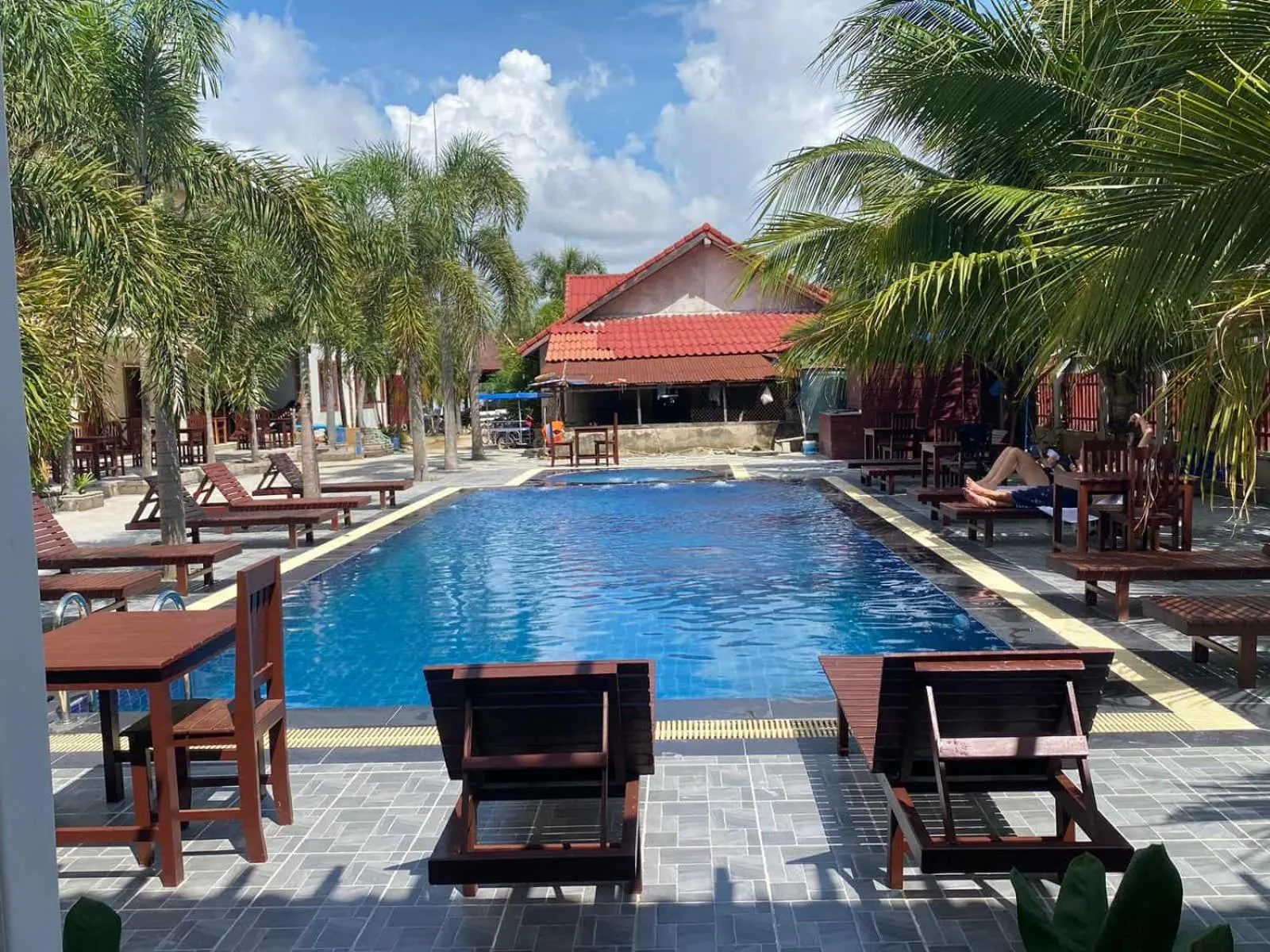 Swimming pool in Lebijou Guesthouse - Konesavath