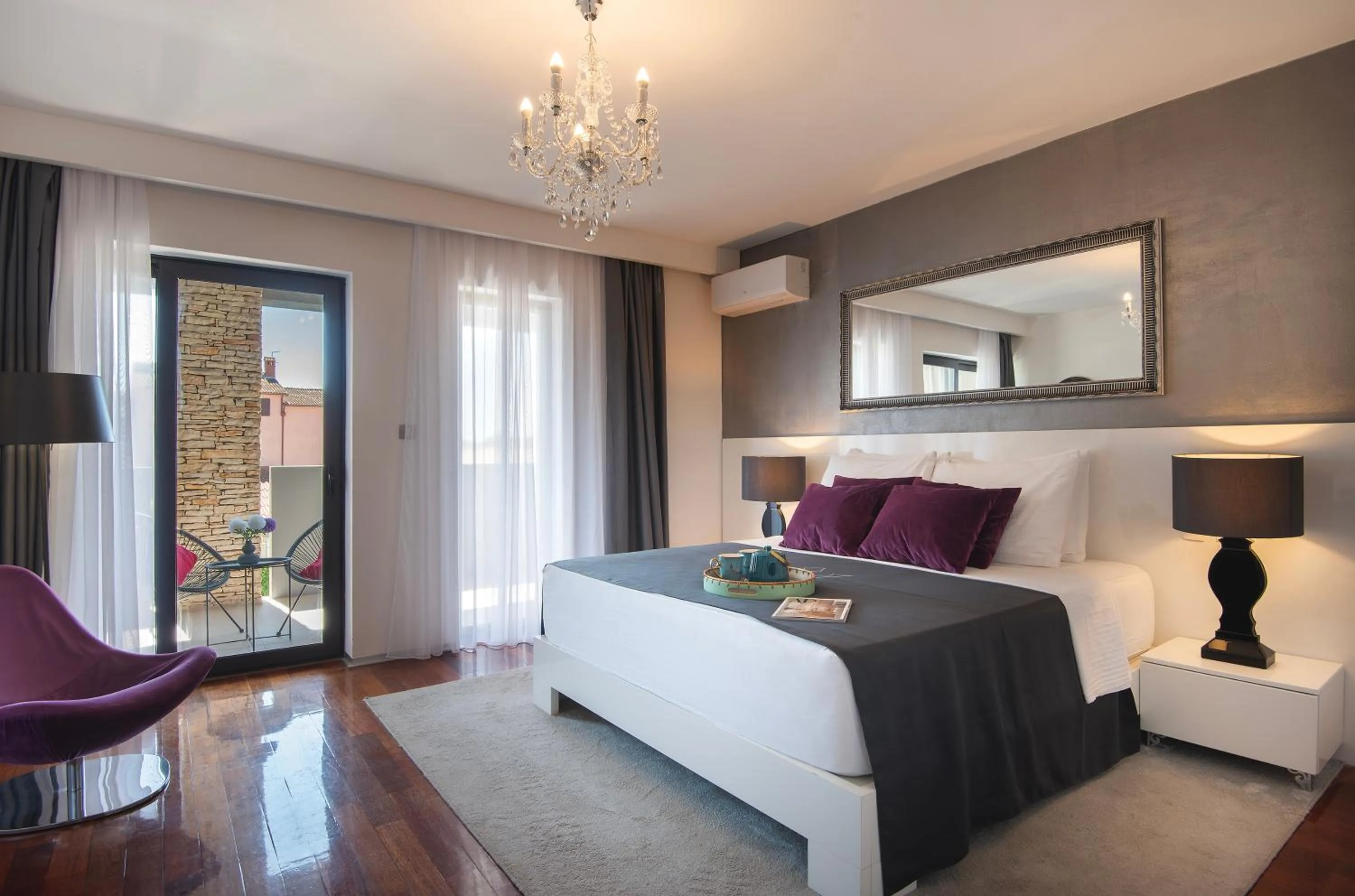 Pool view, Bed in Boutique Hotel Chevalier by Bura Hotels - Adults Only