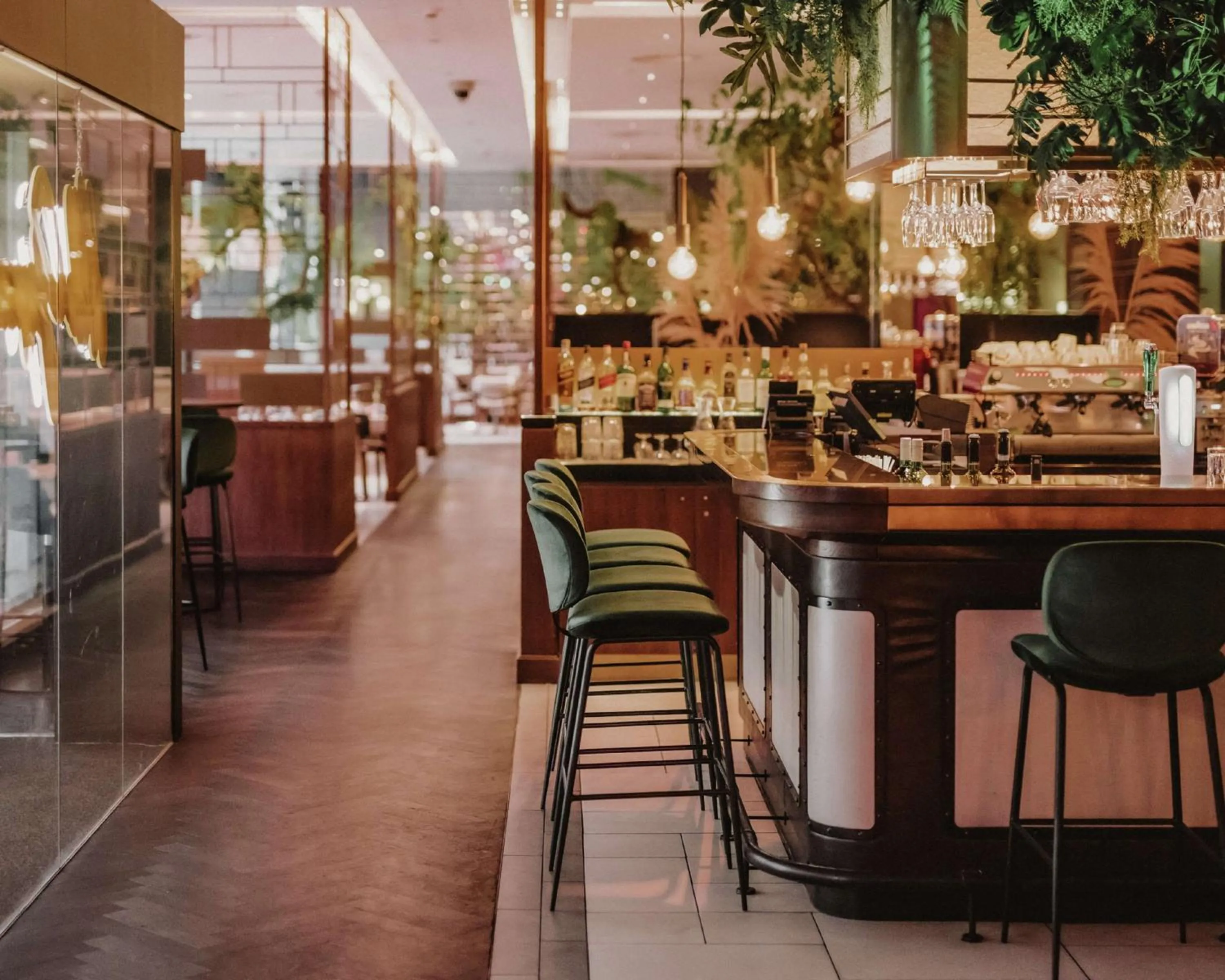 Restaurant/places to eat in Hilton Rotterdam