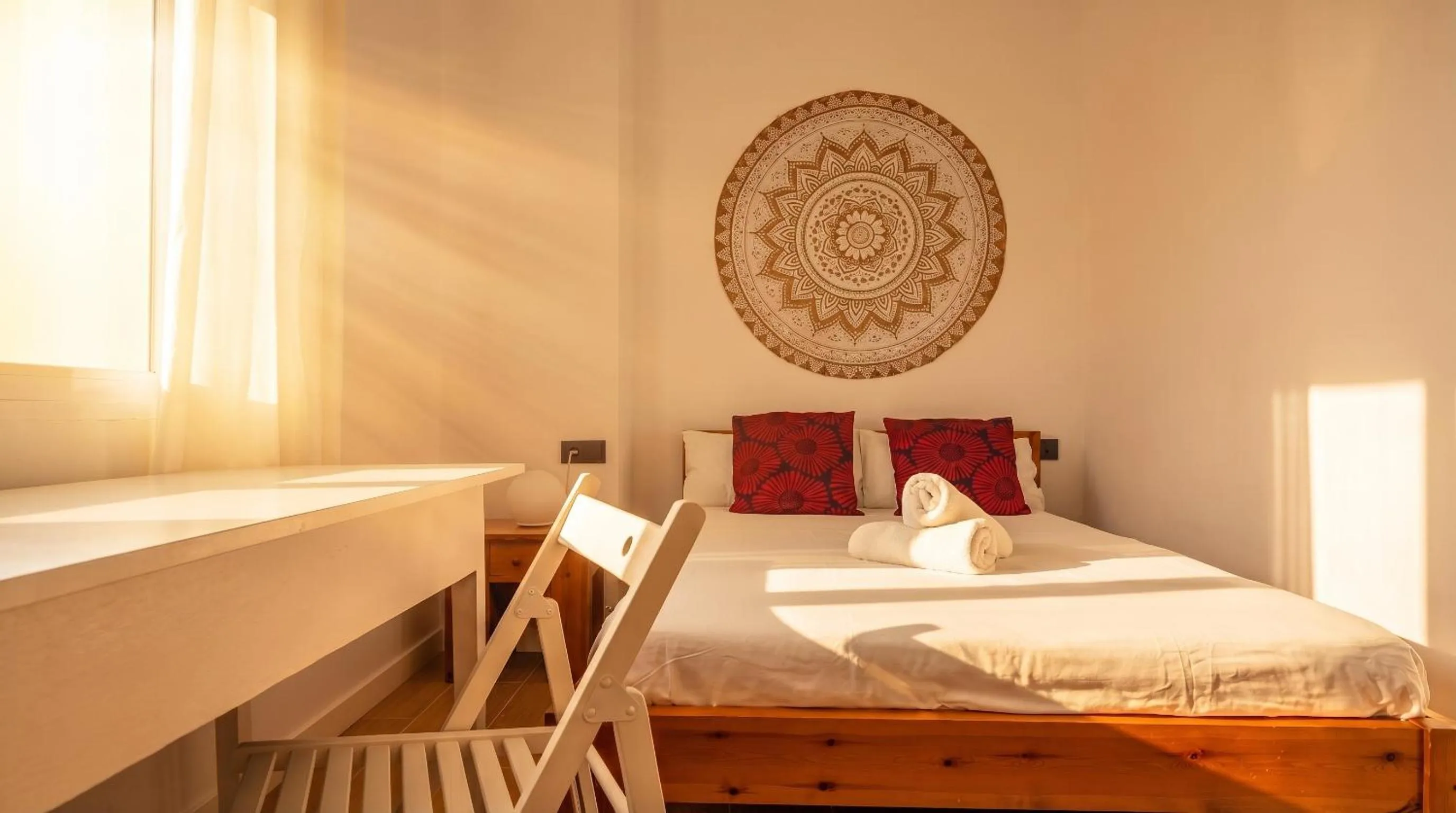 Bed in Oasis in the heart of Seville - 2 BR apt with FREE PARKING