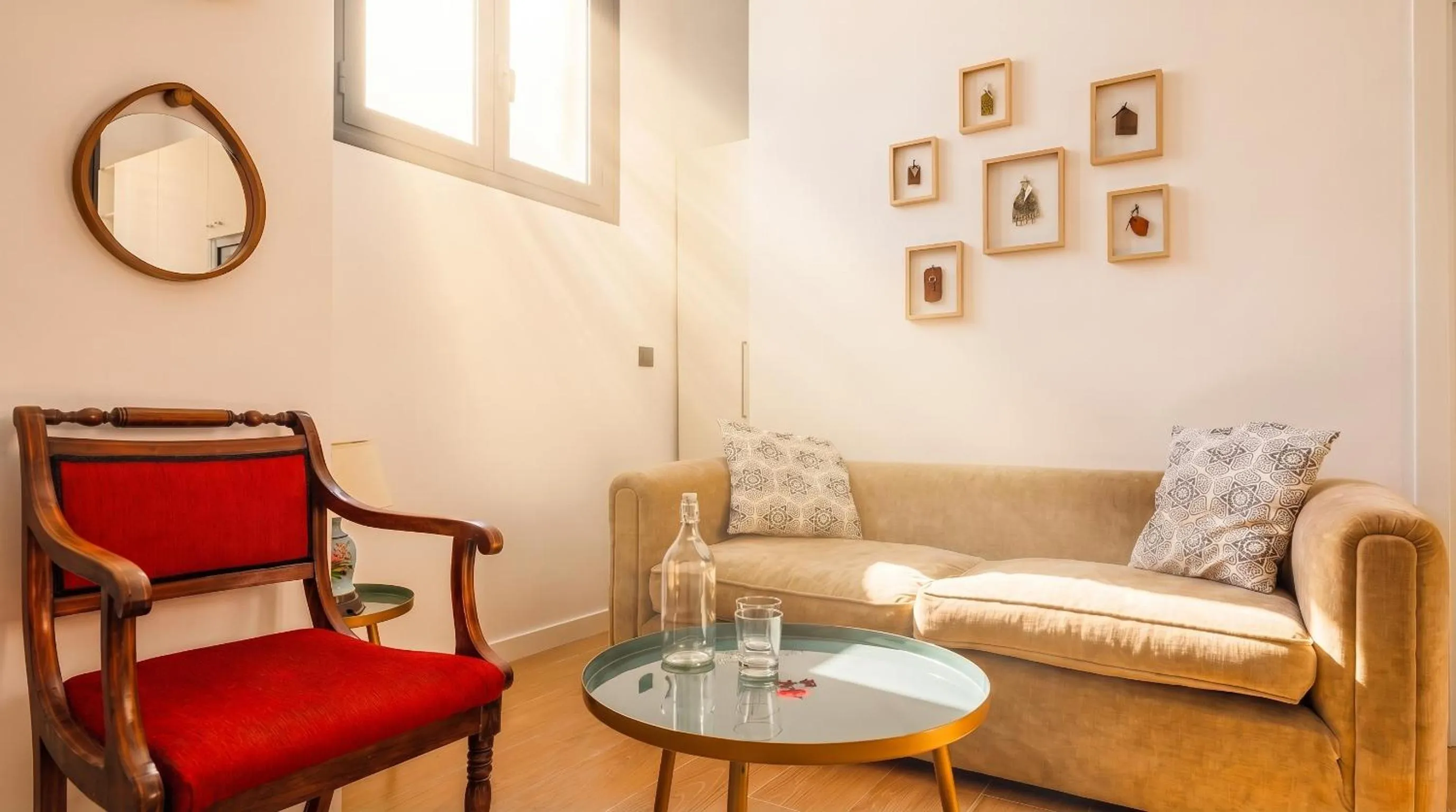 Living room in Oasis in the heart of Seville - 2 BR apt with FREE PARKING