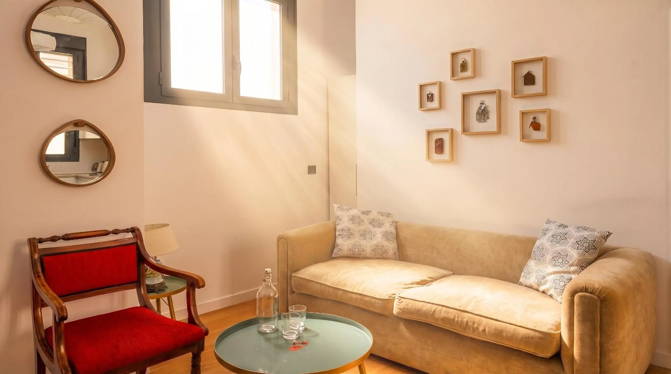 Living room in Oasis in the heart of Seville - 2 BR apt with FREE PARKING