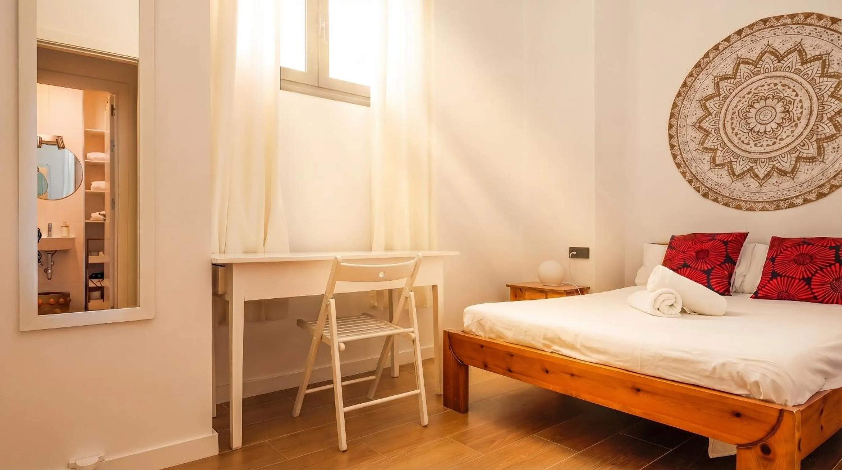 Photo of the whole room, Bed in Oasis in the heart of Seville - 2 BR apt with FREE PARKING