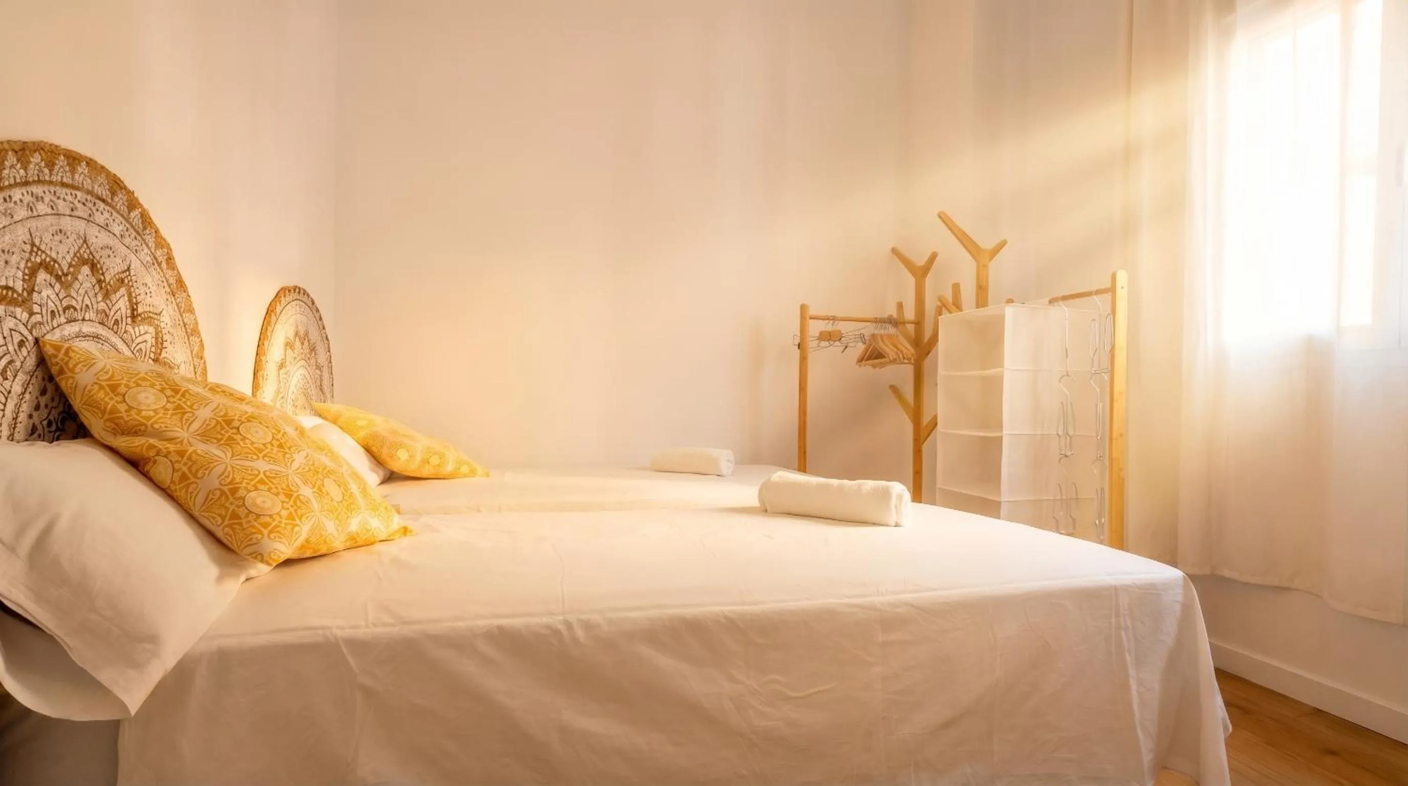Photo of the whole room, Bed in Oasis in the heart of Seville - 2 BR apt with FREE PARKING