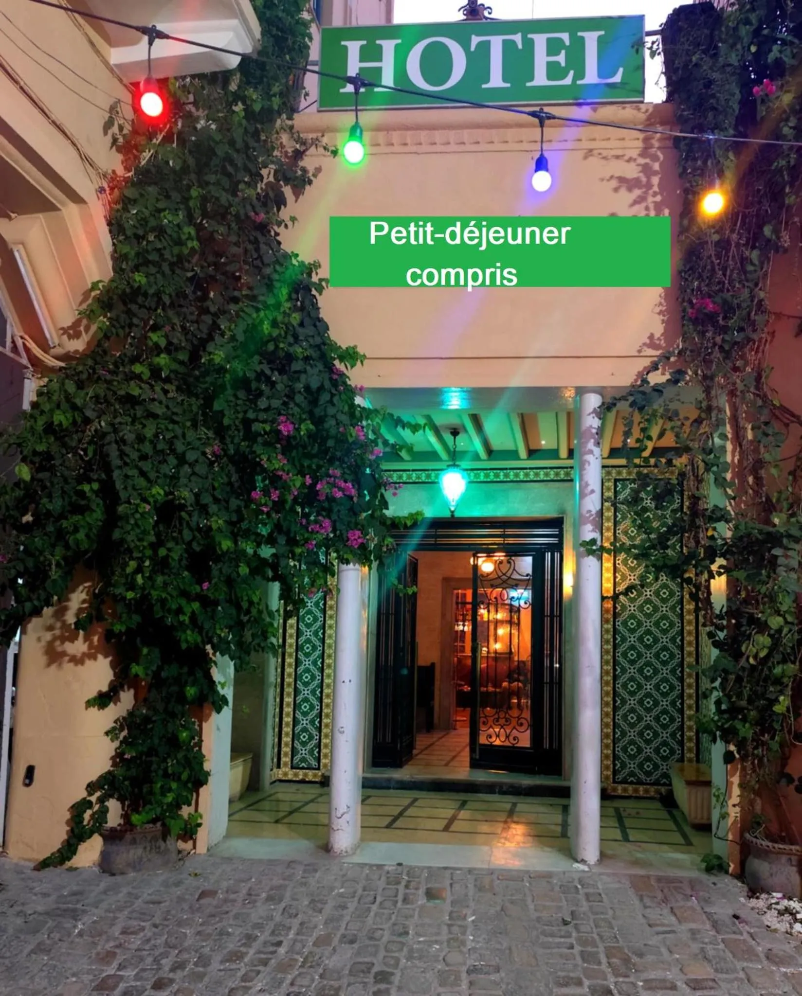 Facade/entrance in Hôtel Ayachi