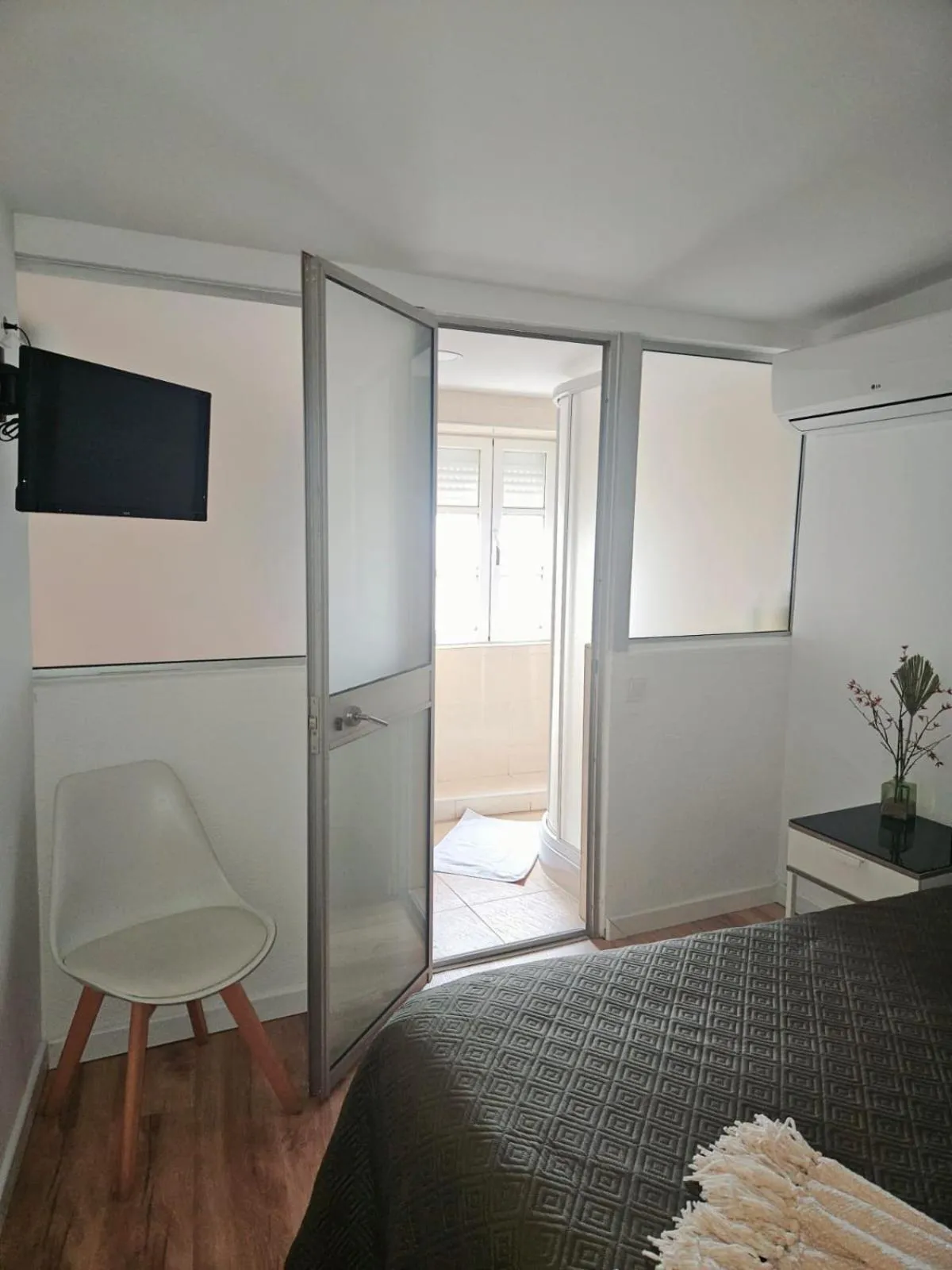 Bathroom, Bed in Alcamim Guesthouse